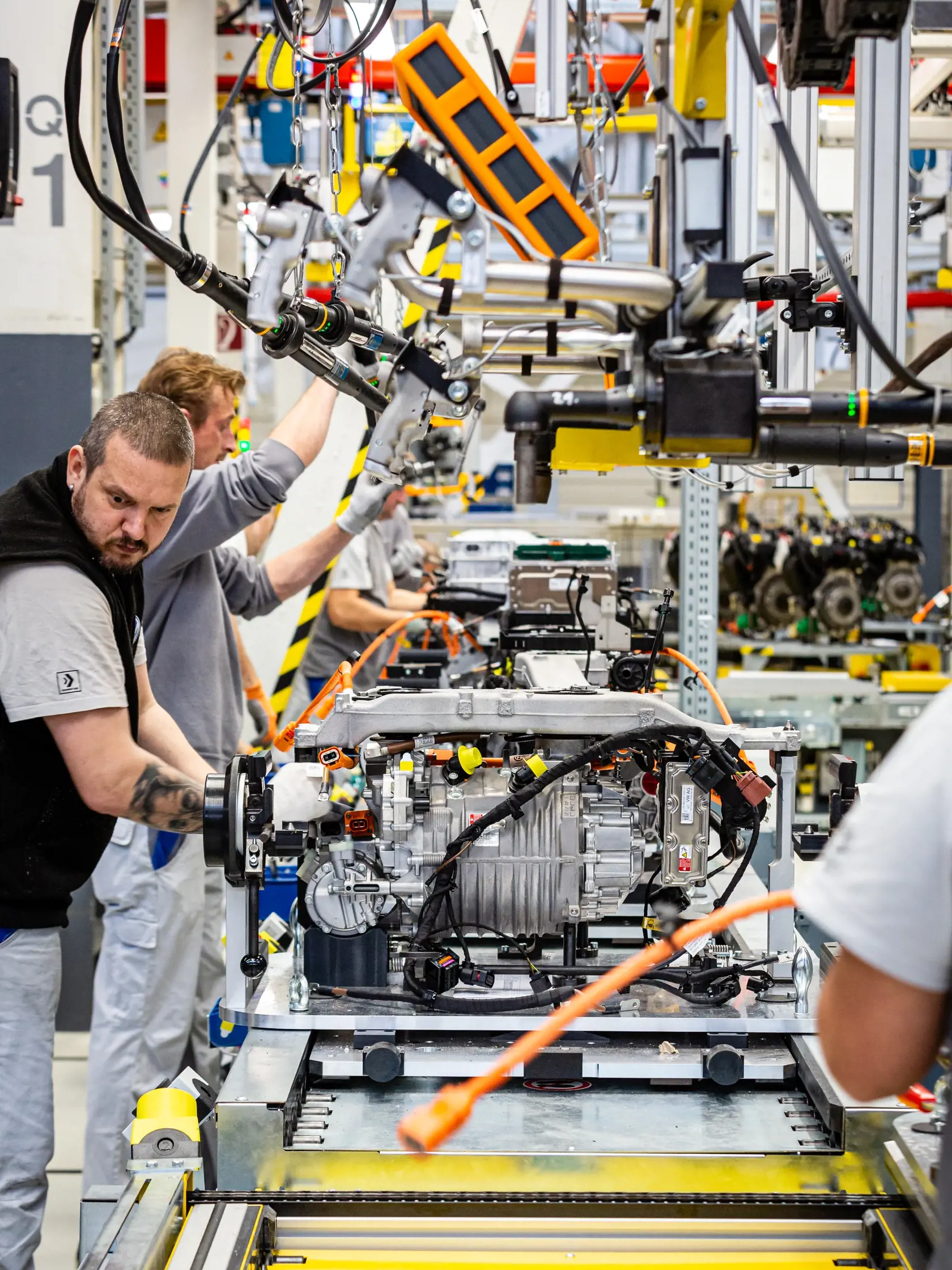 Naprieč Európou sa do októbra tohto roka predalo takmer 200–tisíc elektroáut a hybridov. Nový trend fascinuje aj čoraz viac Slovákov. Vyrábajú ich už aj u nás, dostupnejšie by mali byť aj vďaka štátnej dotácii.