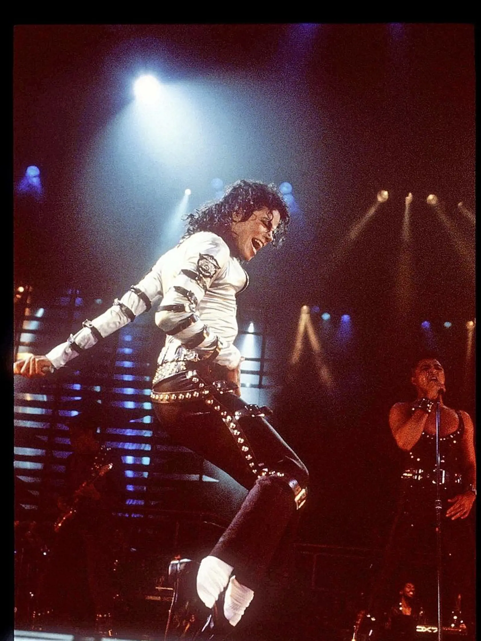 Mládež inšpiroval Michael Jackson a jeho biele ponožky v topánkach.