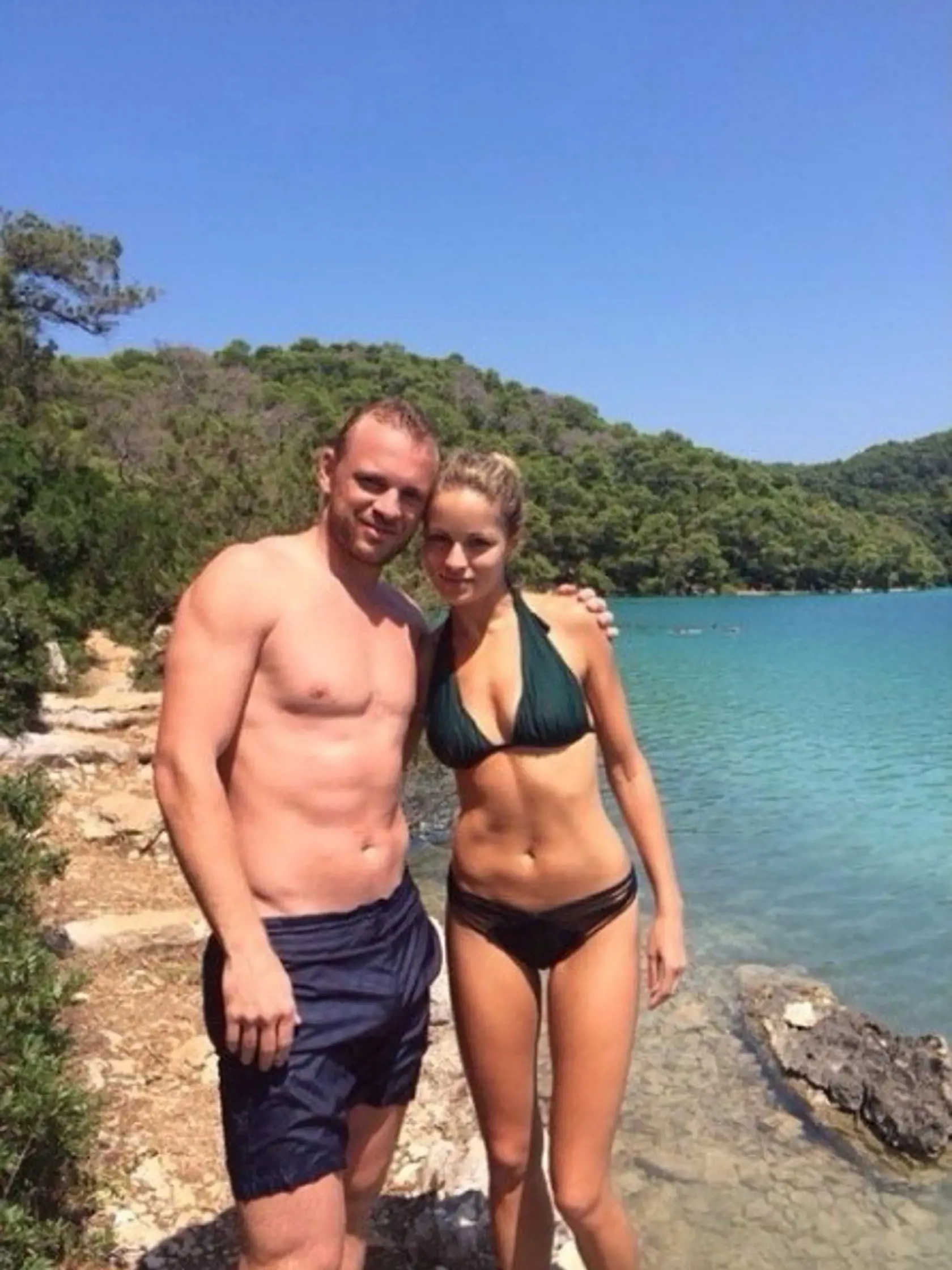 O tom, že manželka slovenského hokejistu Mariána Gáboríka (36) – Ivana (31) je sexi kosť, snáď ani netreba debatovať. 