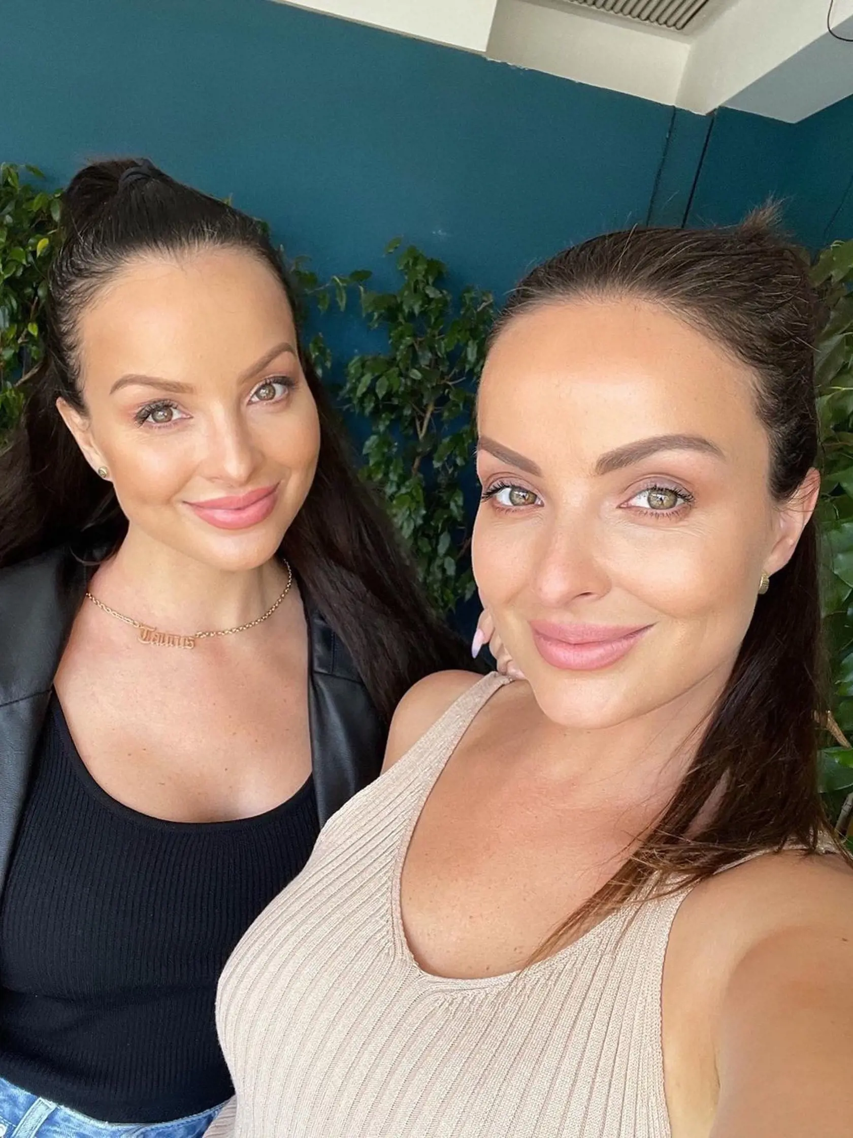 Daniela Nízlová a sestra