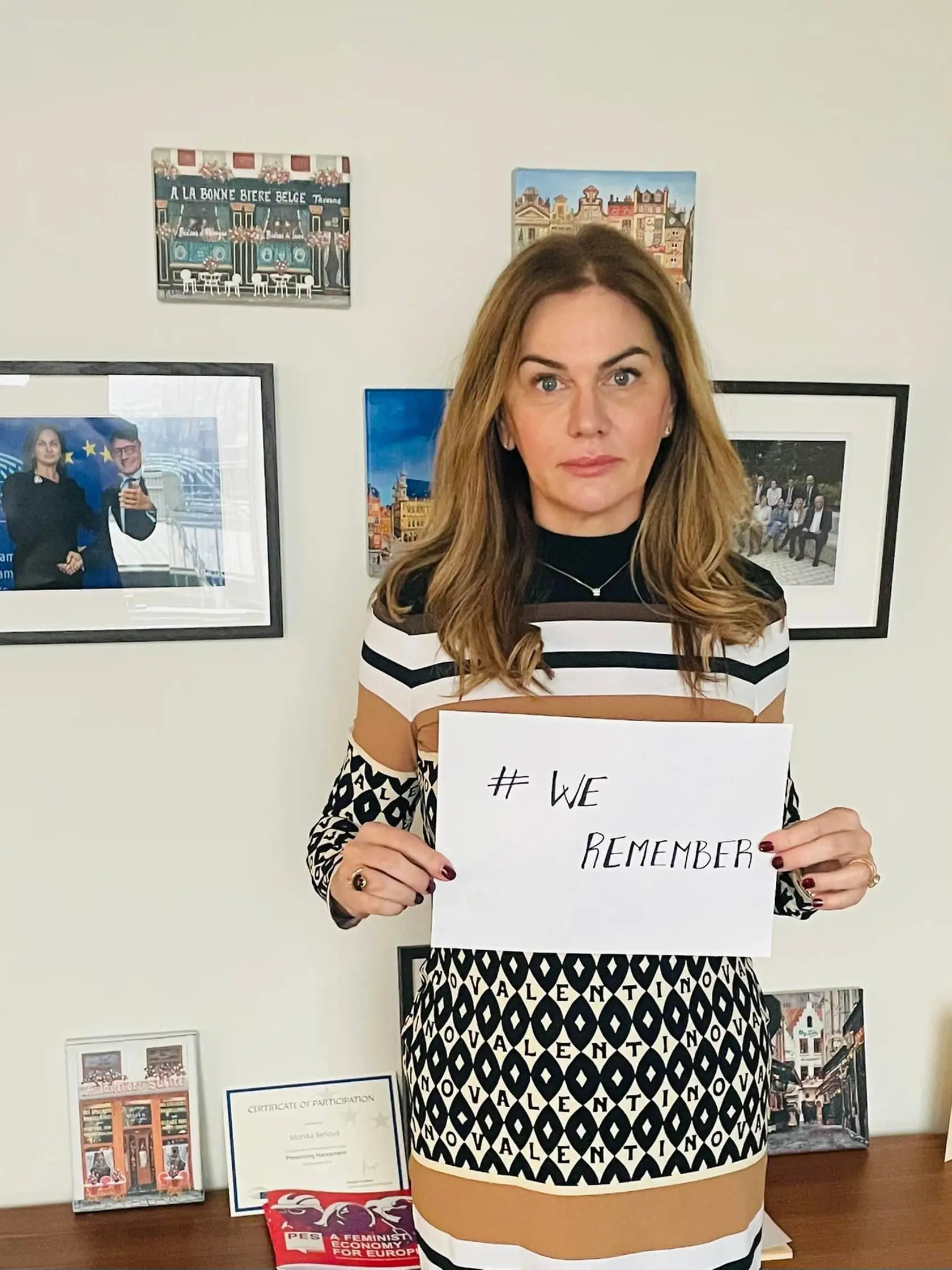 Koziak tiež podotkol, že strana Roberta Fica má dlhodobo výroky, ktoré Smer-SD približujú k extrémistickým politickým silám. Podľa Koziaka je preto reakcia Beňovej z jednej strany pochopiteľná. Nerozumie však, prečo na to reaguje až teraz. „Robert Fico a niektorí členovia strany koketujú s extrémistickou rétorikou,“ dodal. Ako príklad uviedol poslanca Ľuboša Blahu. Aká je reakcia Smeru-SD, sme sa nedozvedeli. Strana totiž na naše otázky do uzávierky neodpovedala.