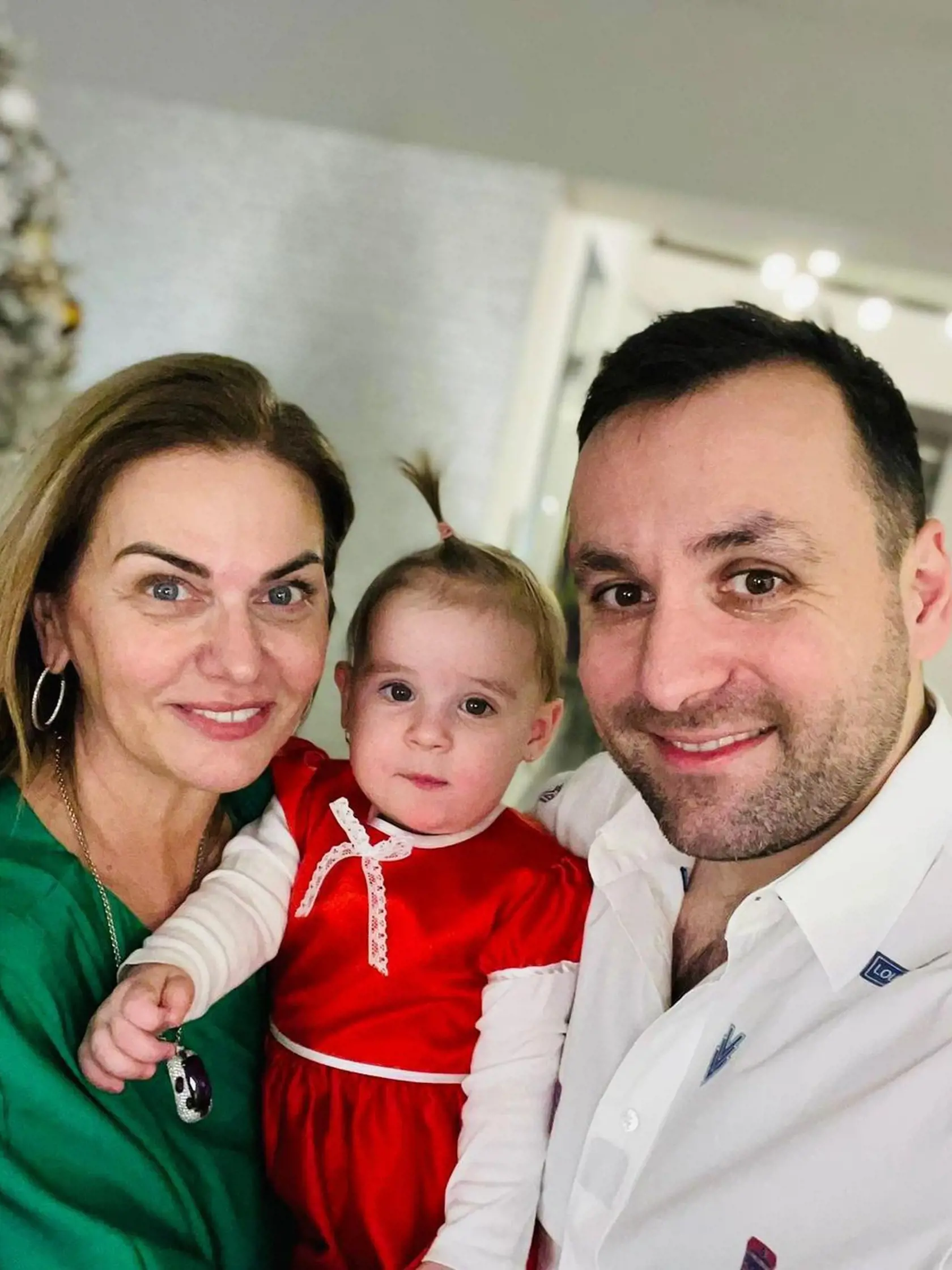 Monika Beňová s partnerom Ľubomírom Klčom a dcérou Leou.