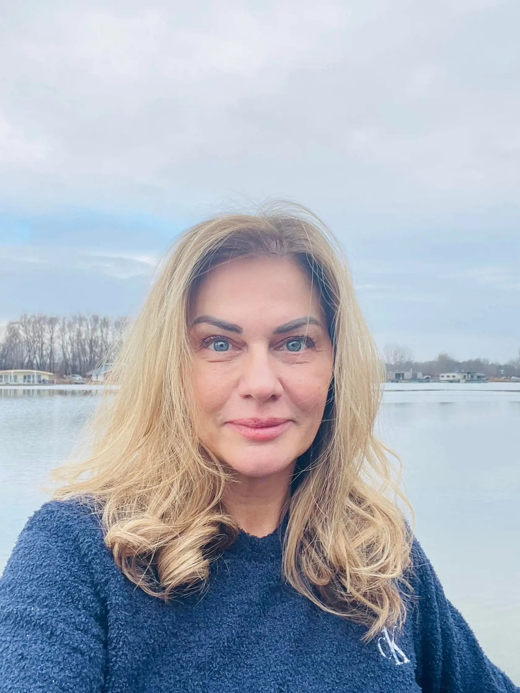 Koziak tiež podotkol, že strana Roberta Fica má dlhodobo výroky, ktoré Smer-SD približujú k extrémistickým politickým silám. Podľa Koziaka je preto reakcia Beňovej z jednej strany pochopiteľná. Nerozumie však, prečo na to reaguje až teraz. „Robert Fico a niektorí členovia strany koketujú s extrémistickou rétorikou,“ dodal. Ako príklad uviedol poslanca Ľuboša Blahu. Aká je reakcia Smeru-SD, sme sa nedozvedeli. Strana totiž na naše otázky do uzávierky neodpovedala.