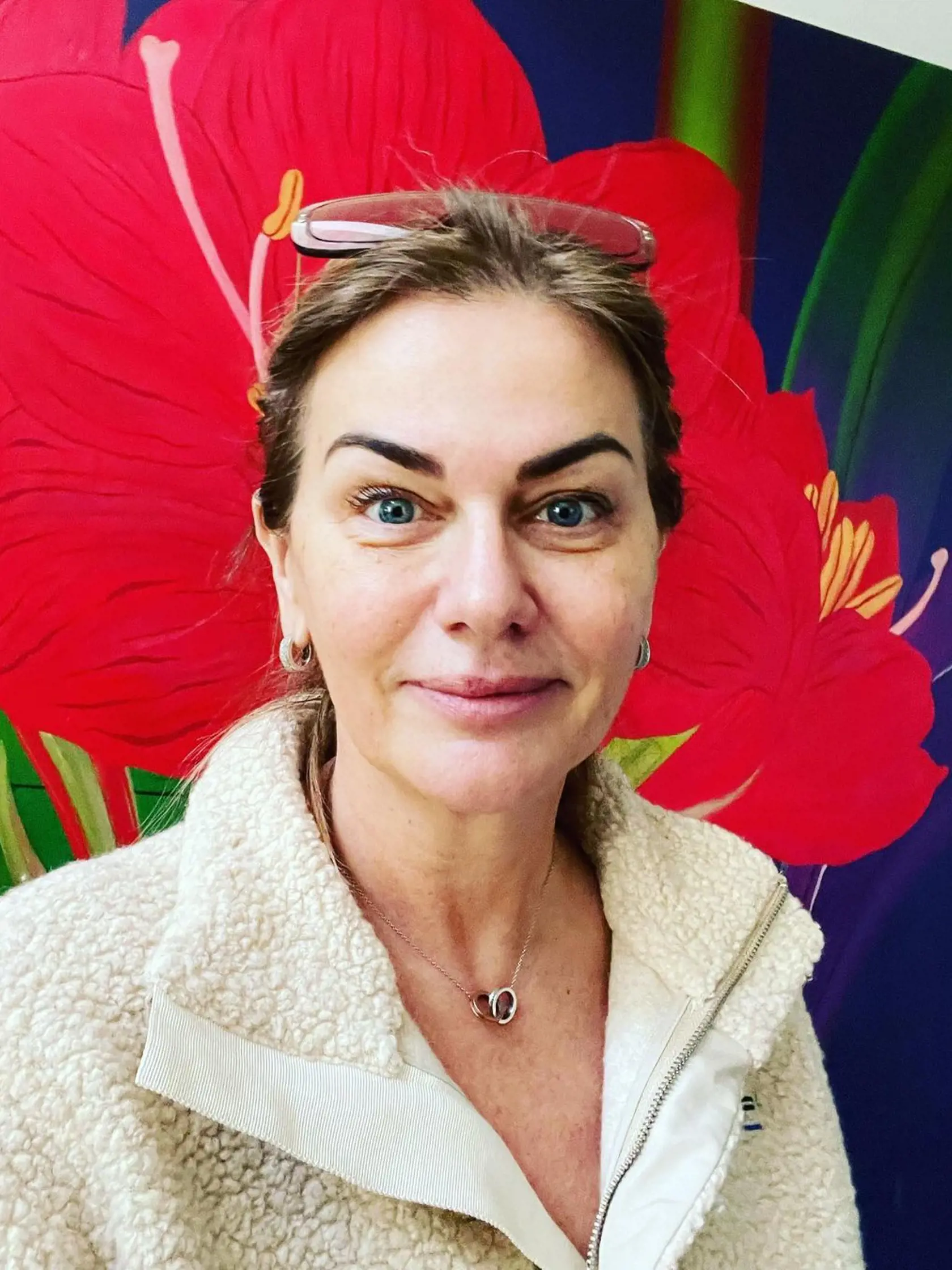 Koziak tiež podotkol, že strana Roberta Fica má dlhodobo výroky, ktoré Smer-SD približujú k extrémistickým politickým silám. Podľa Koziaka je preto reakcia Beňovej z jednej strany pochopiteľná. Nerozumie však, prečo na to reaguje až teraz. „Robert Fico a niektorí členovia strany koketujú s extrémistickou rétorikou,“ dodal. Ako príklad uviedol poslanca Ľuboša Blahu. Aká je reakcia Smeru-SD, sme sa nedozvedeli. Strana totiž na naše otázky do uzávierky neodpovedala.