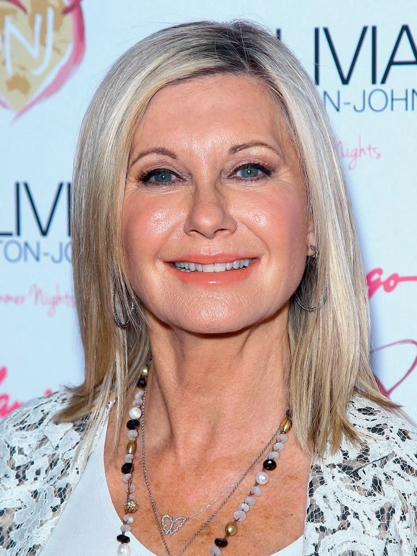 Olivia Newton-John spieva a podniká.