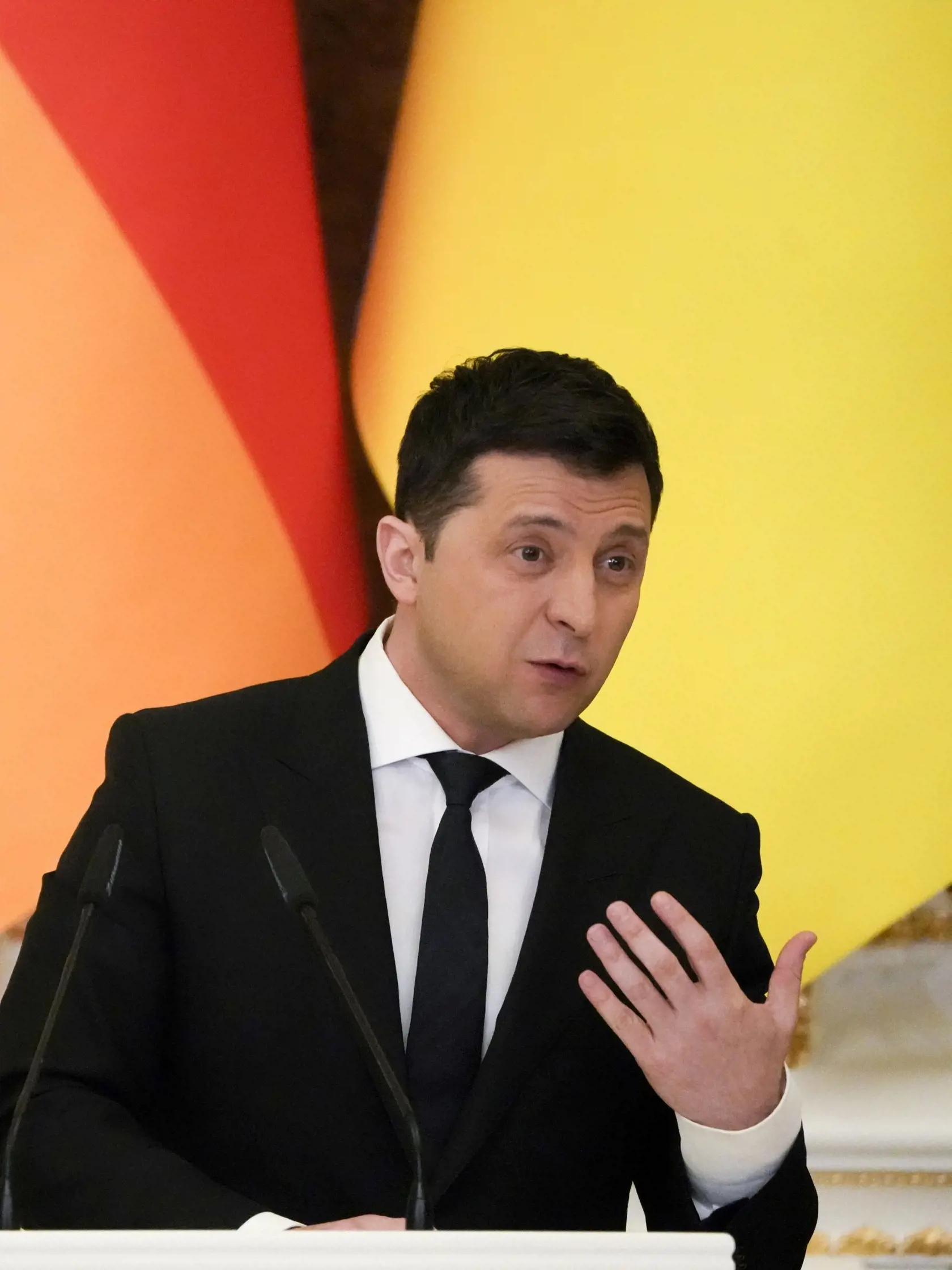 "Teraz je naozaj potrebné nejakým spôsobom zastaviť ten konflikt. Je to hrozné, my sme sa rozprávali s ľuďmi z Kyjeva, bolo tam aj malé štvorročné dievčatko. Neuvedomovala si to ešte, ale neviem si to vôbec predstaviť u nás," dodal o situácii na Ukrajine Babiš.