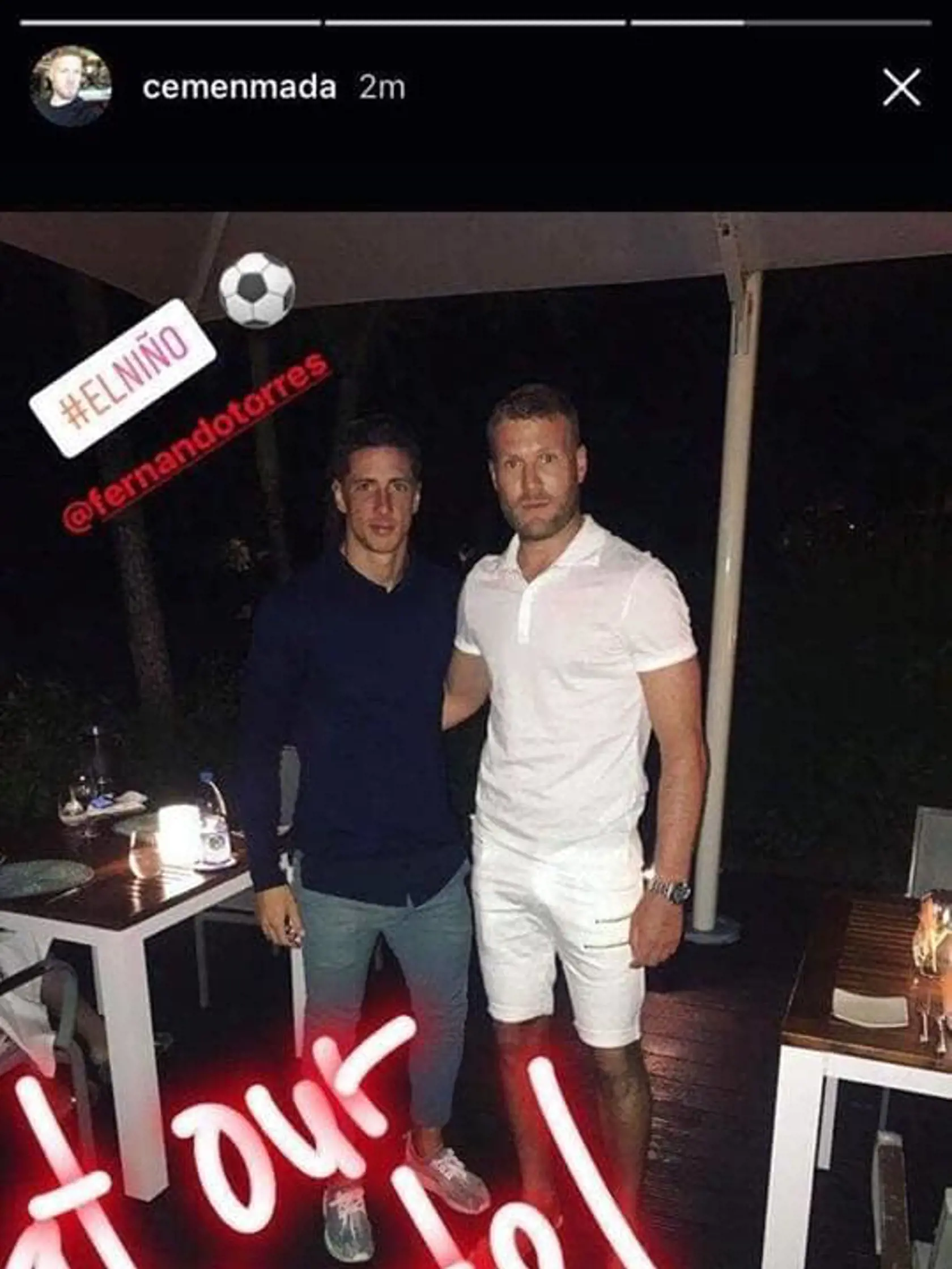 Slovenský útočník Adam Nemec sa pochválil s fotografiou so španielskou hviezdou Fernardom Torres.