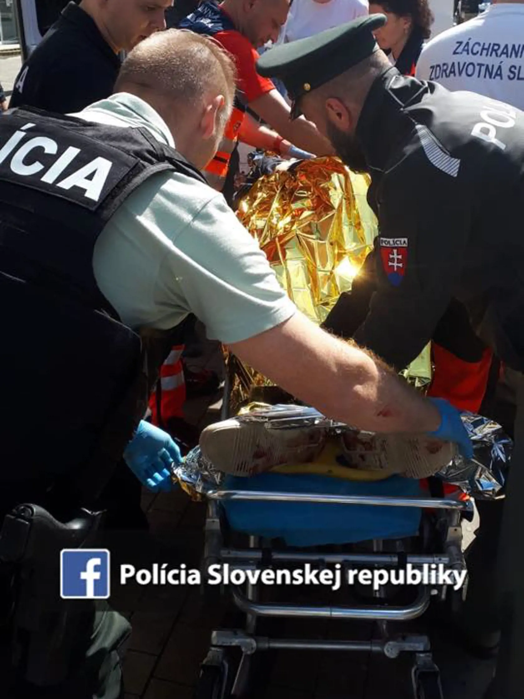 Na Obchodnej ulici sa pred 3 rokmi strialaľo. Incident začal tým, že Martin H. hodil dlažobnú kocku do okna Ministerstva financií. Zamestnanec bezpečnostnej služby sa no snažil zadržať, no útočník ho porezal a dva razy bodol do brucha.