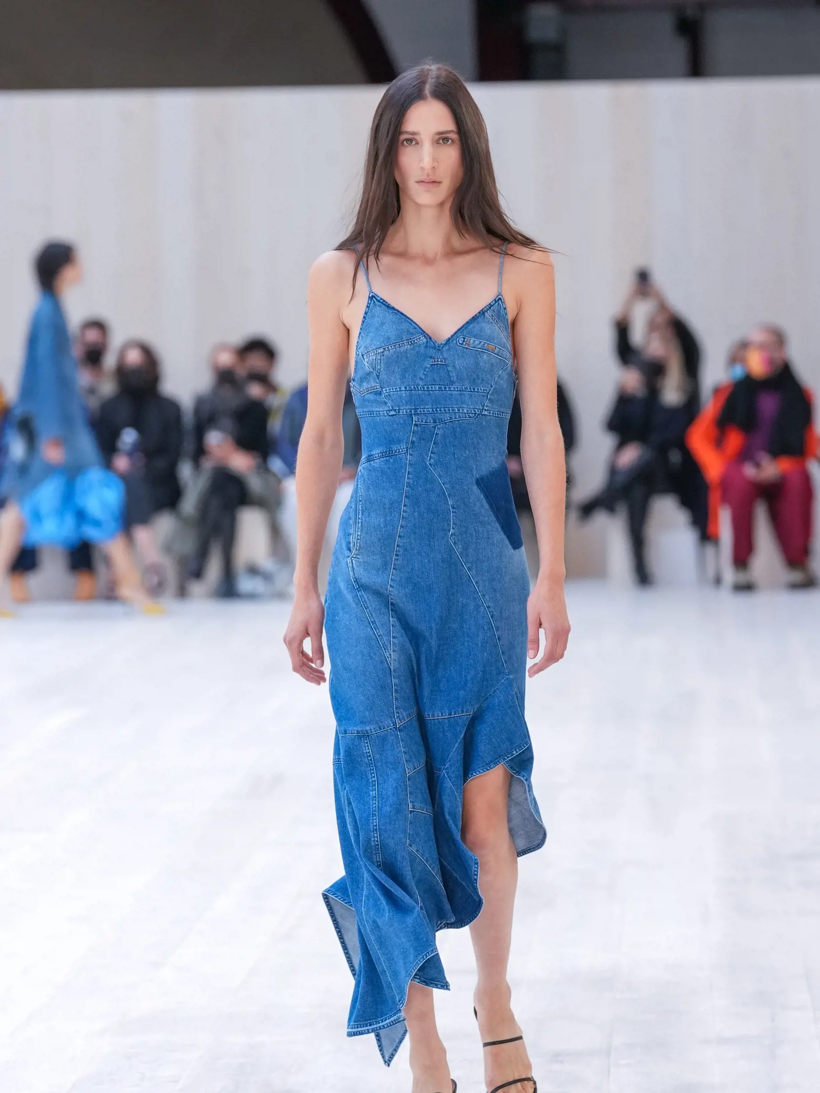 Loewe : Runway - Paris Fashion Week - Womenswear Spring Summer 2022