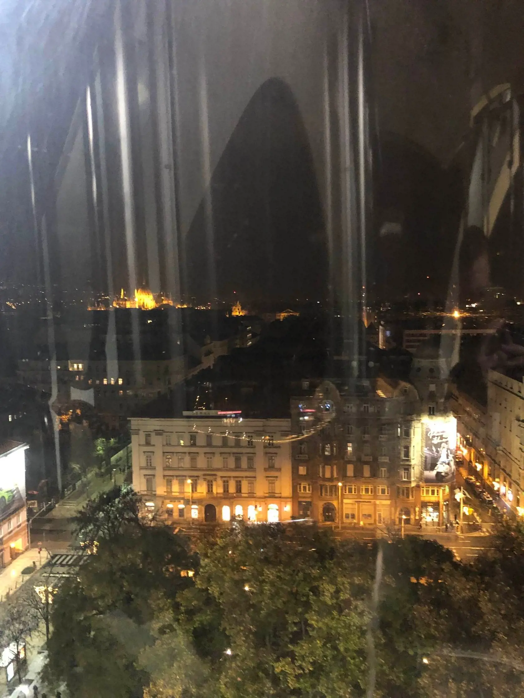 V Budapešti je nádherne vyzdobené celé mesto.