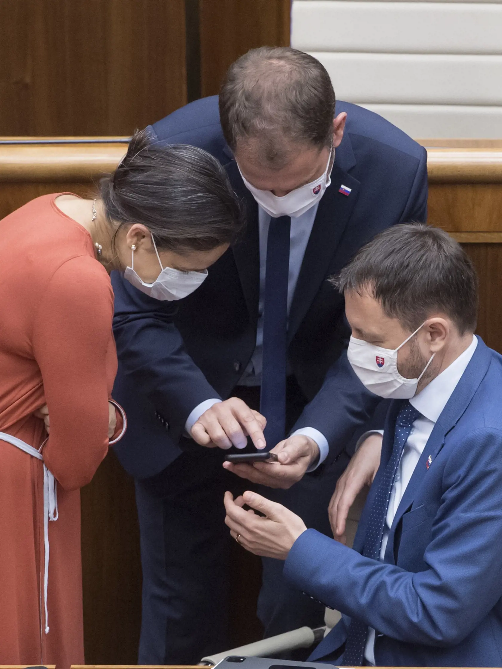 Na snímke zľava ministerka spravodlivosti SR Mária Kolíková, predseda vlády SR Igor Matovič a minister financií SR Eduard Heger (všetci OĽaNO) na mimoriadnej schôdzi k odvolávaniu predsedu vlády SR Igora Matoviča 23. júla 2020 v Bratislave. FOTO TASR - Martin Baumann
