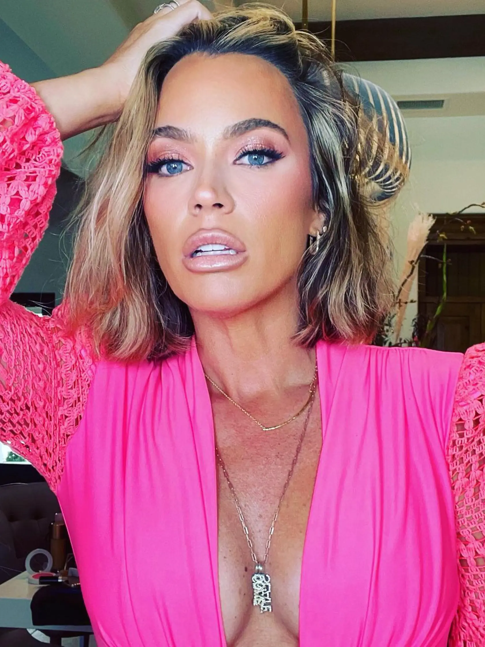Po seriálovej Brende z Beverly Hills priznala boj so zákernou chorobou aj moderátorka a hviezda populárnej reality šou Skutočné manželky z Beverly Hills Teddi Mellencamp (41). Mama štyroch detí otvorene prehovorila o svojom boji s rakovinou kože a dokonca ukázala jazvy aj ďalšiu hrčku, ktorá ju vystrašila.