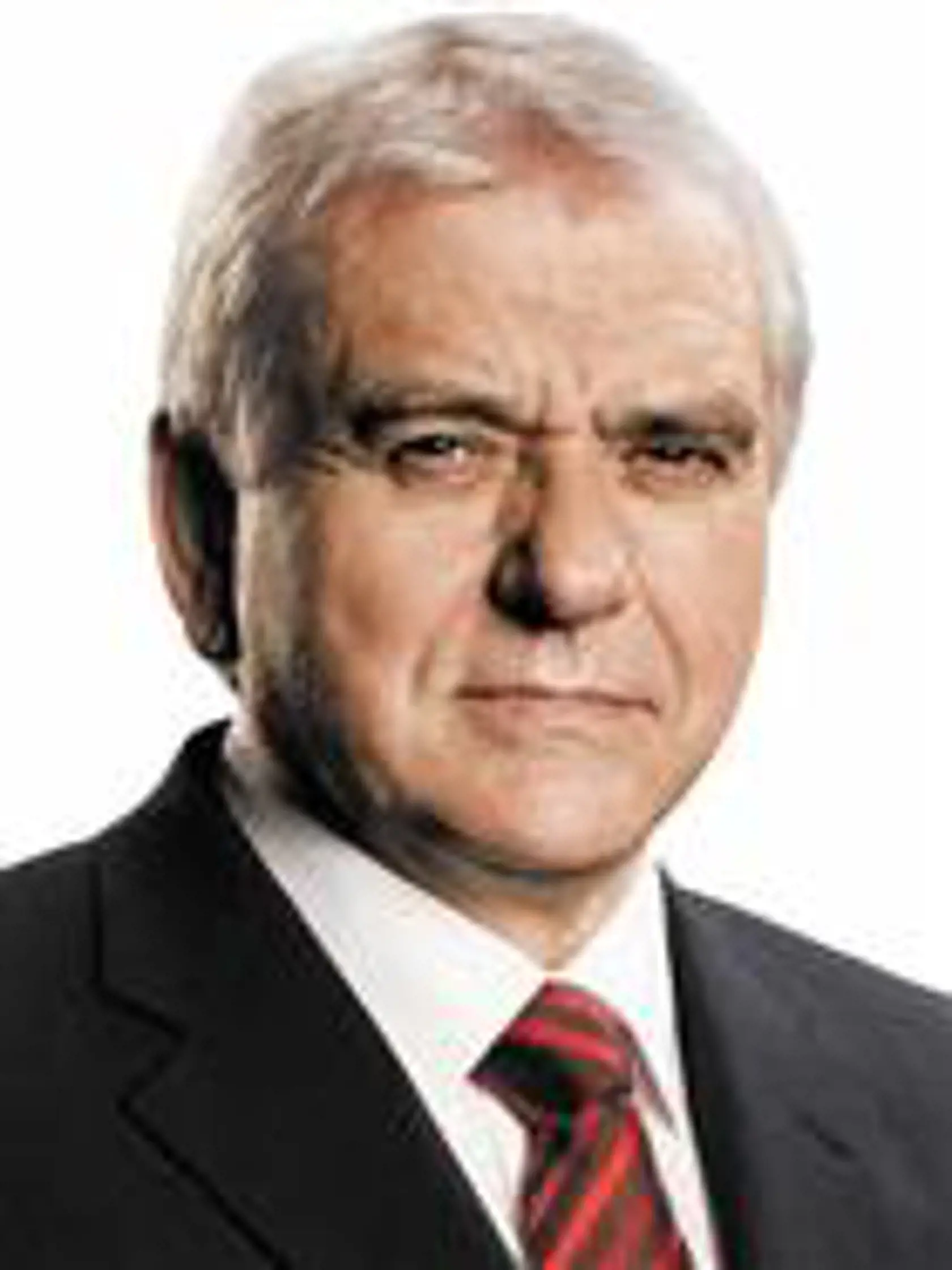 Vladimír Faič (74) SMER – sociálna demokracia. Priezvisko rodáka z Prašíc pokiaľ by ho niekto nevidel v písomnej podobe, znelo by mu ako príkaz na škodlivý zlozvyk - fajčenie, aby si dal  jednu "zdravotnú".