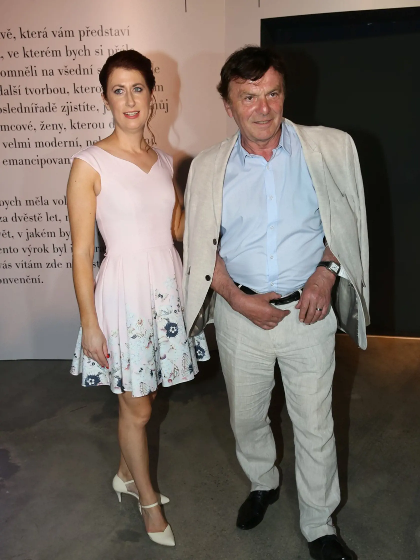 Máj 2021: Manželia Trávníčkovci sa ukázali vysmiati v spoločnosti krátko po tom, ako sa šuškalo o ich kríze a keď fotografi načapali princovu manželku s iným mužom.