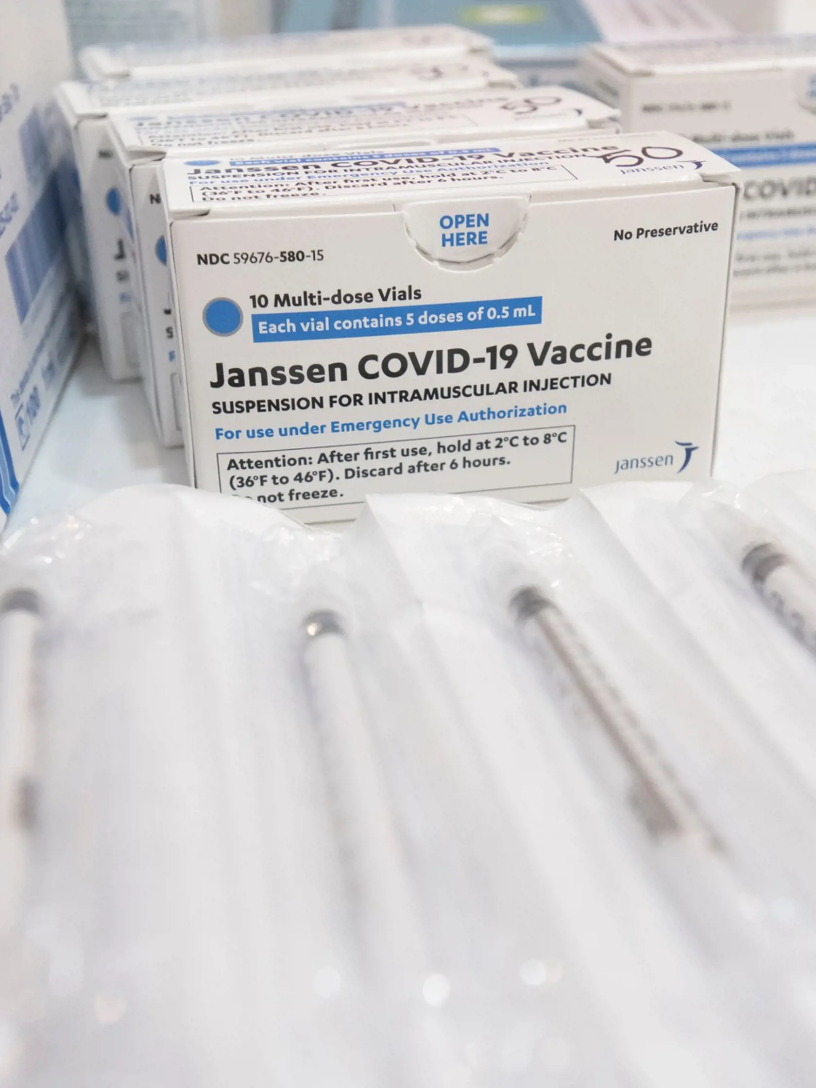 Holandská vláda v stredu rozhodla, že jednodávková vakcína Janssen proti ochoreniu COVID-19, vyvinutá spoločnosťou Johnson & Johnson v holandskom meste Leiden, bude vyňatá z národného očkovacieho programu.