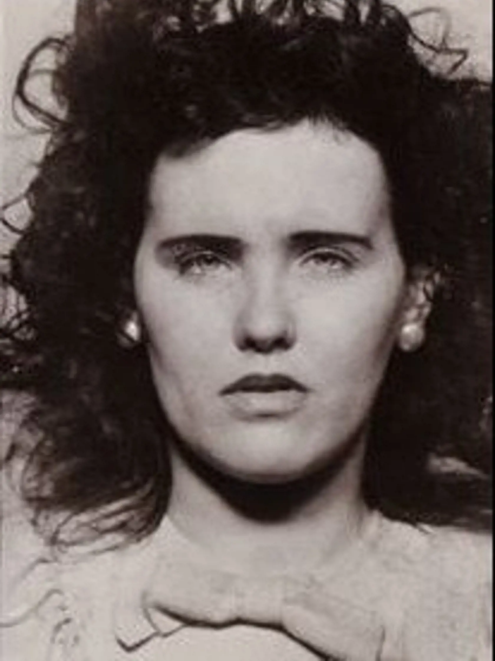 Napriek tomu, že Elizabeth Short (†22) nebola herečkou, jej prípad vyvolal toľko pozornosti, čo sa prejavilo aj v niekoľkých spracovaniach hollywoodskych režisérov. Elizabeth je neslávne známa ako Black Dahlia, ktorá bola zavraždená a jej telo rozrezané na polovicu v Los Angeles v roku 1947. Známe sú filmy o jej prípade ako aj knižné predlohy. Celkovo ide o najstarší nevyriešený prípad v kriminálnej histórii Los Angeles.