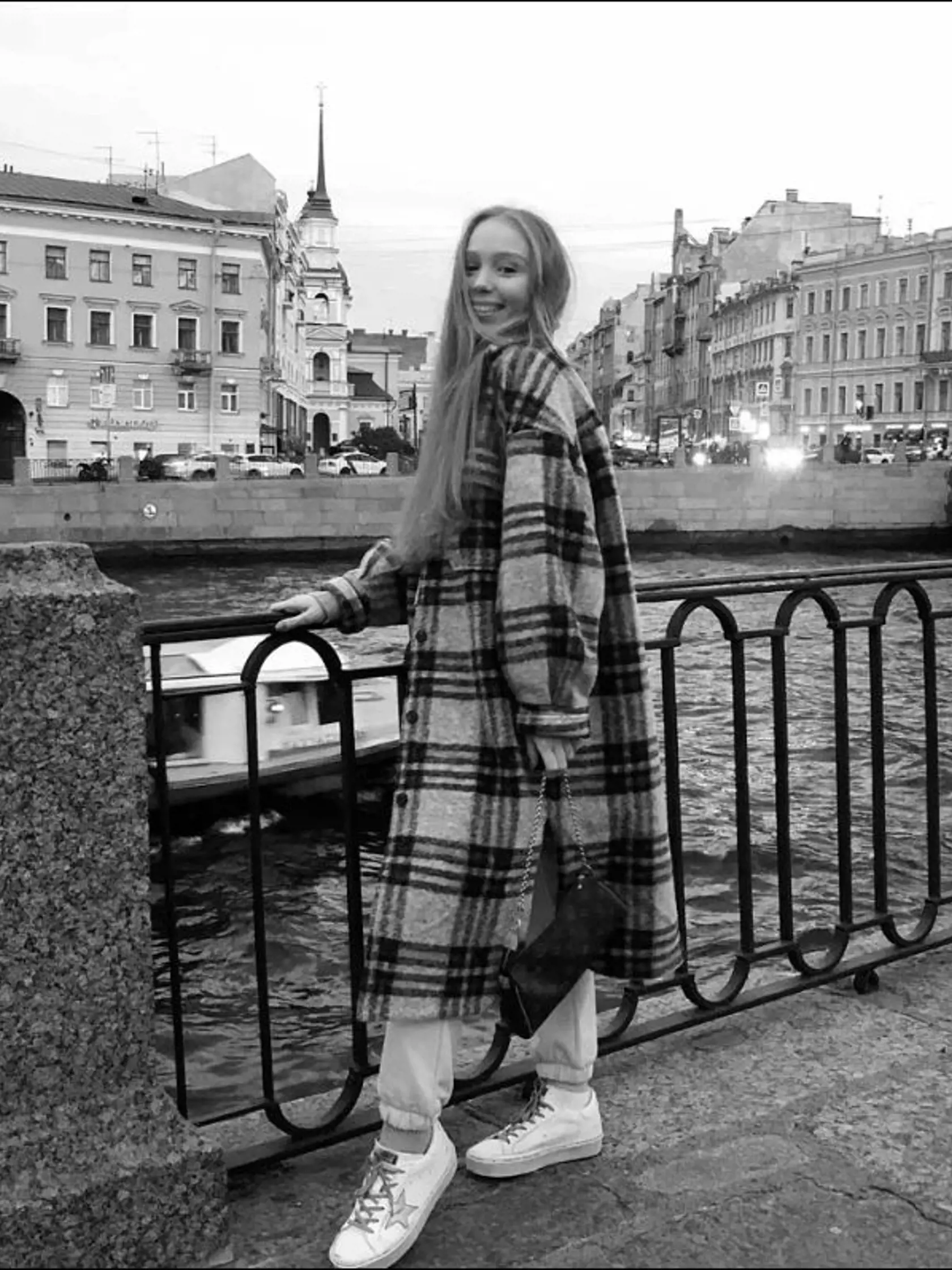 Mladá kráska Lujza Rozova, o ktorej sa hovorí, že je utajovanou dcérou ruského prezidenta Vladimíra Putina, sa na sociálnej sieti rada chváli luxusom.