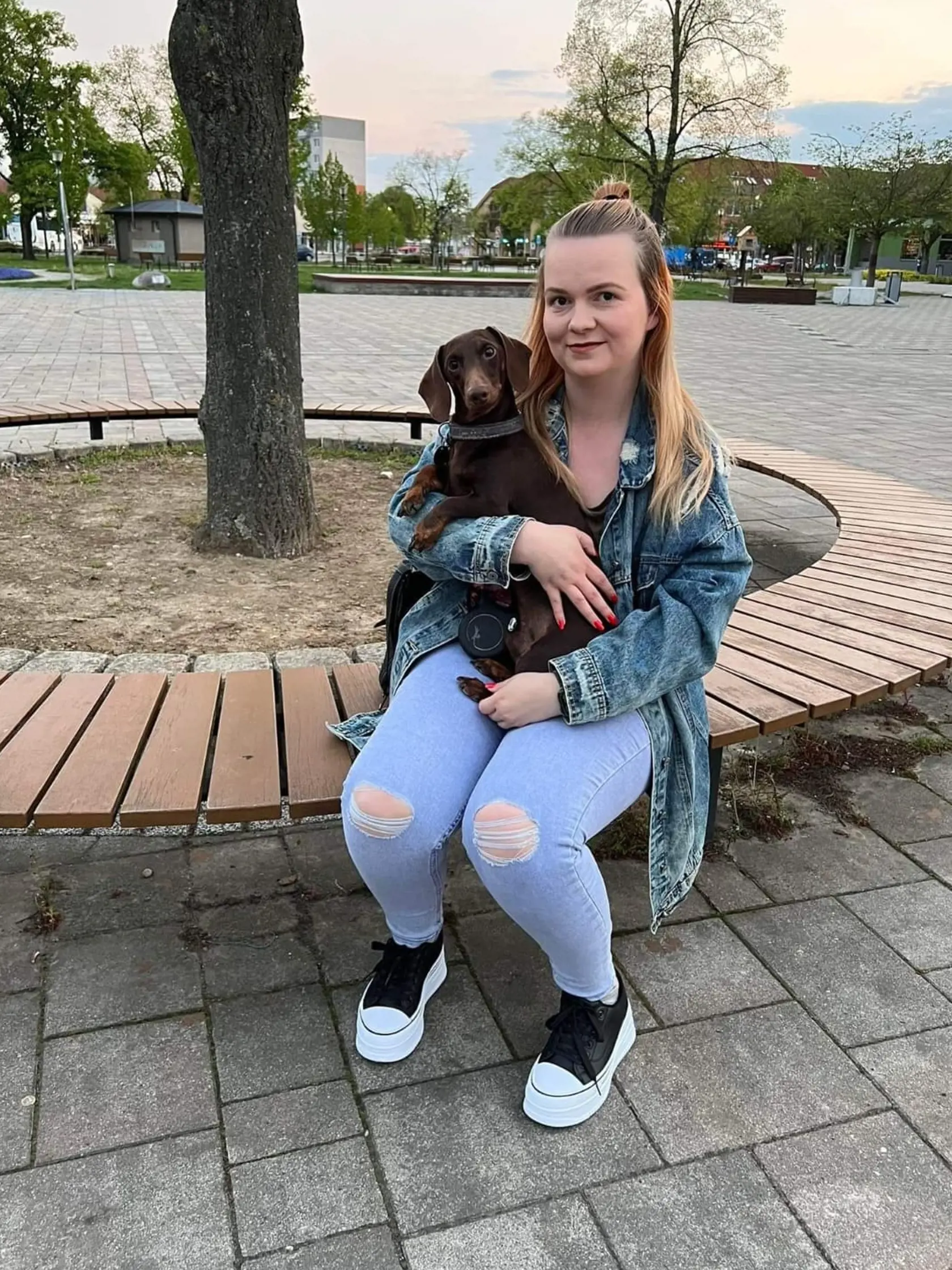 Veronika (26) Sereď: Za jeden gastrolístok sa dá najesť len v prípade že si doma navarím na viac dní, bohužiaľ, na menu z reštaurácie to nepostačí ani v malom meste. Väčšinou sa snažím variť na viac dní, aby to vyšlo lacnejšie. Ideál aby sa človek ako tak najedol vonku by bolo tak 7 eur.