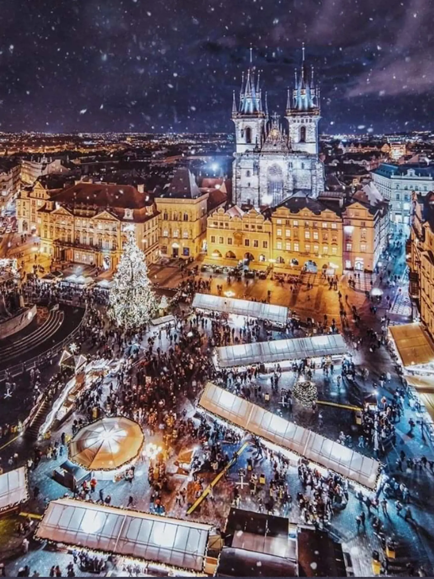 Takto vyzerajú vianočné trhy v Prahe.