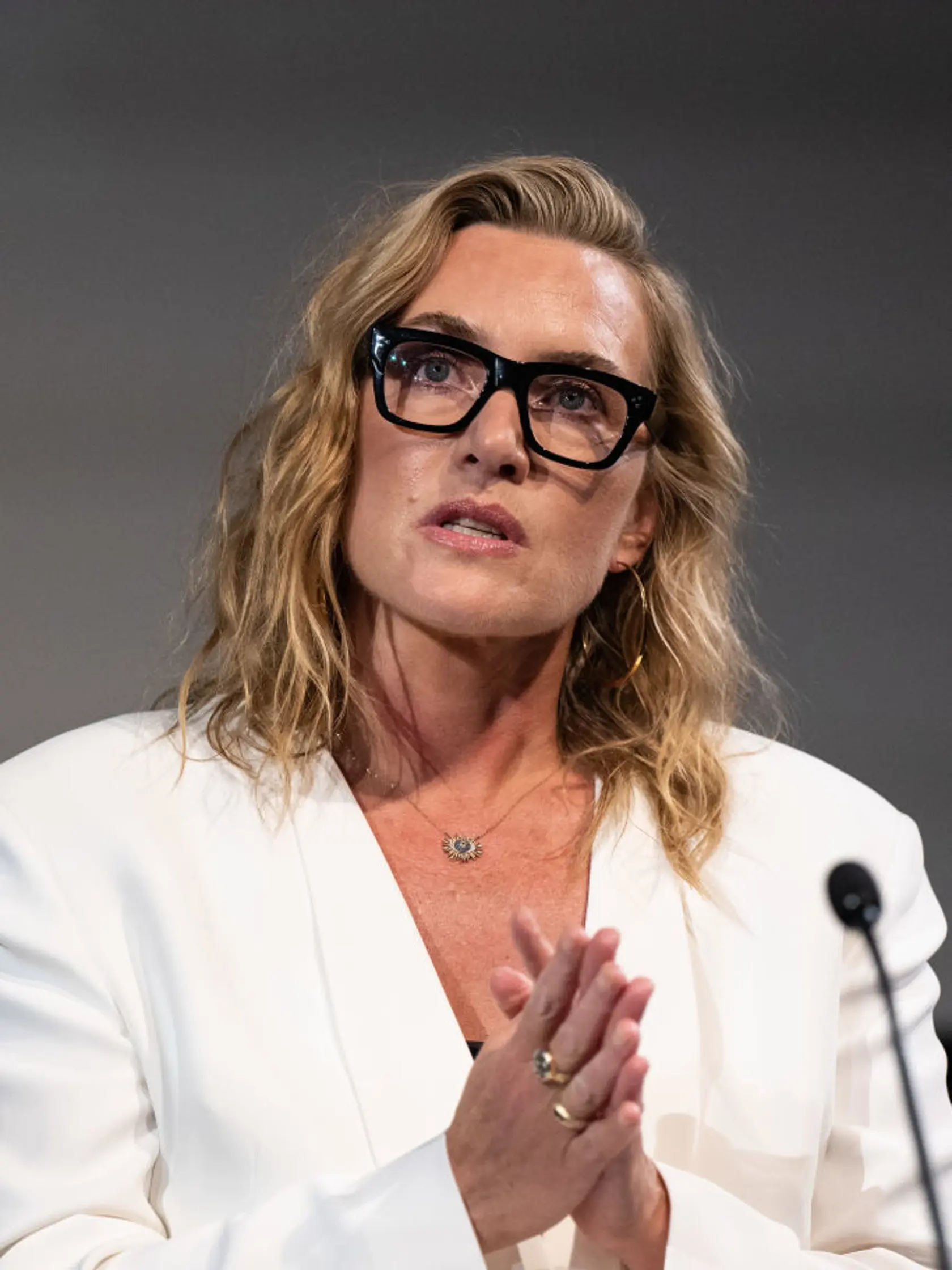 Nalepkovať ženy na základe ich vzhľadu, považuje Kate Winslet za bizarné. Herečka sa za svoje krivky ani vrásky nehanbí. Ba práve naopak, je na ne hrdá, odrážajú totiž život.