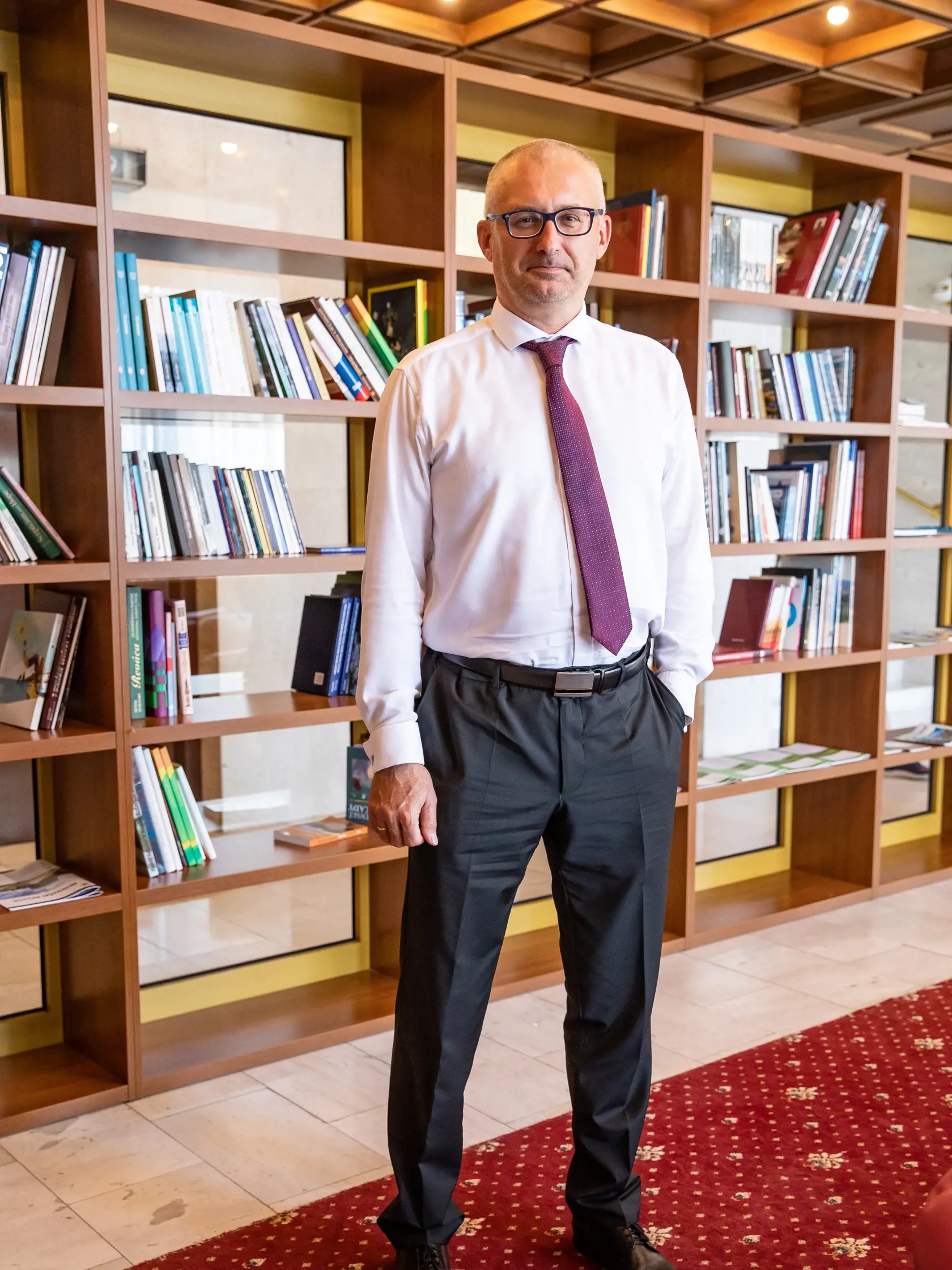 Poslanec NRSR Miroslav Kollár. Strana Za ľudí.
