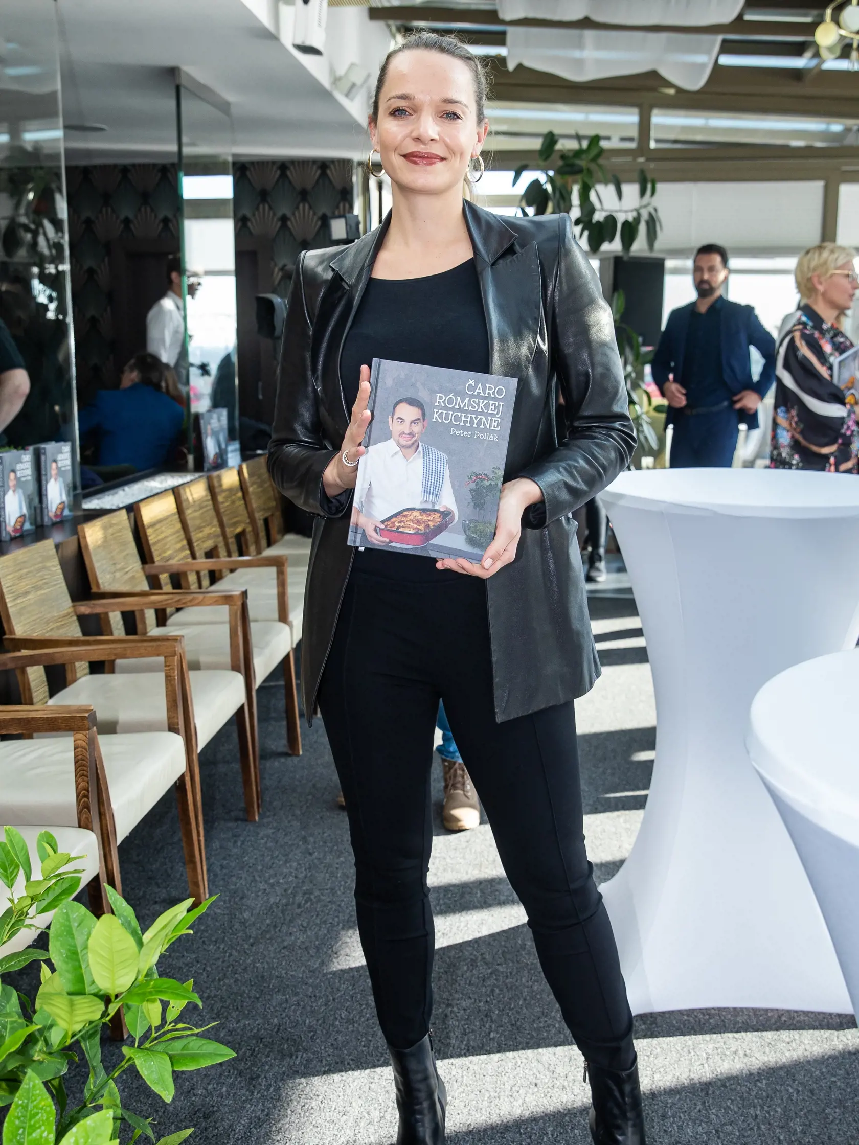 Romana Tabák.