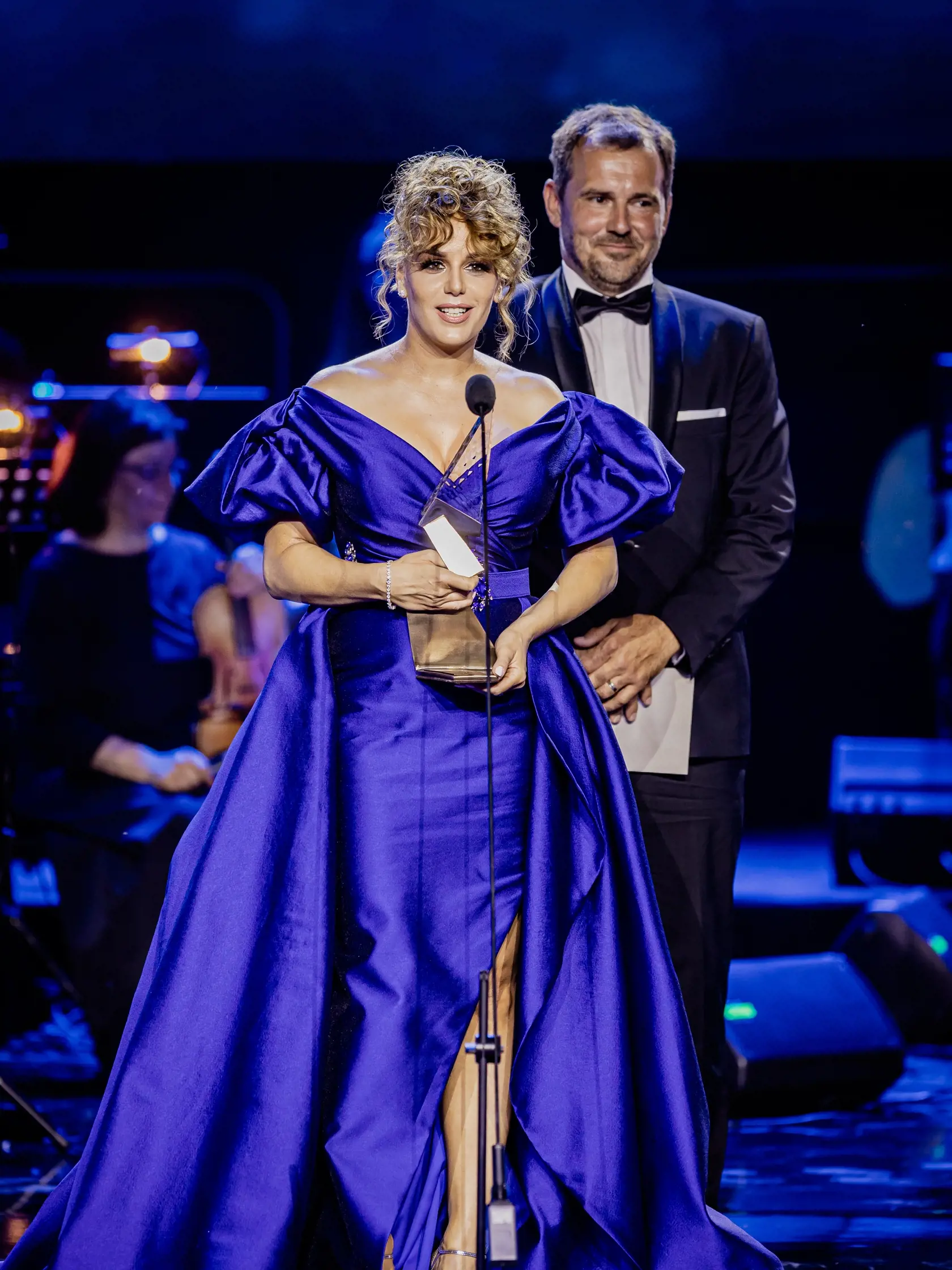 Na snímke Karin Haydu a Michal Ševčík počas galavečera 24.ročníka udeľovania prestížneho ocenenia Krištáľové krídlo.