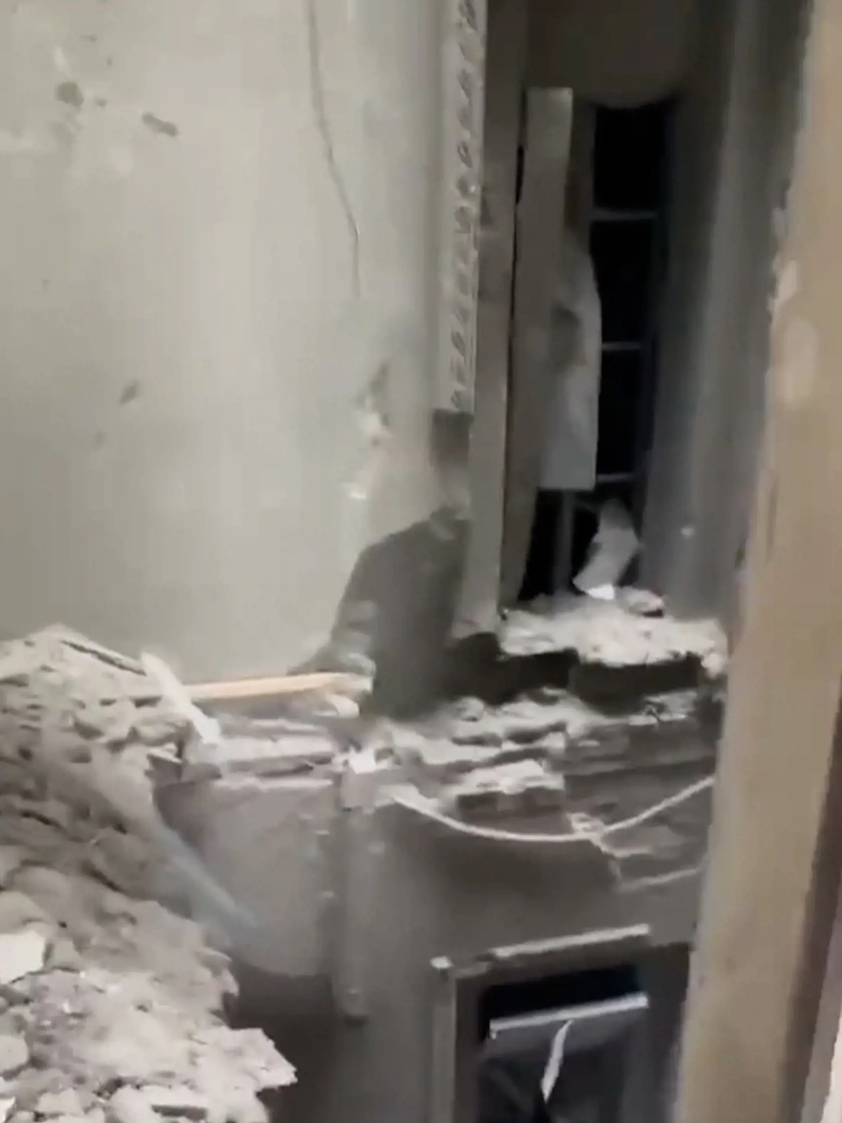 Ukrajinské médiá informujú, že v centre Charkova došlo v utorok k ruskému raketovému útoku, ktorého terčom sa stala budova miestnej samosprávy na tamojšom Námestí slobody. Uvádzajú to stanica BBC i denník The Guardian.