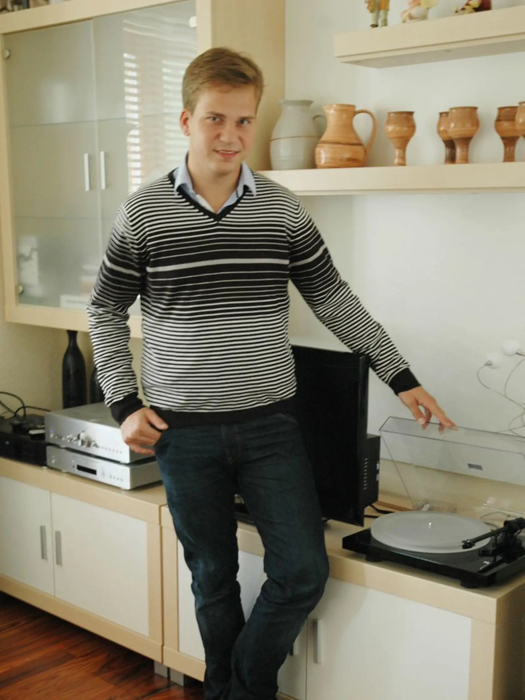 Martin se pochlubil i gramofonem, na kterém si rád pouští vinyly. 
