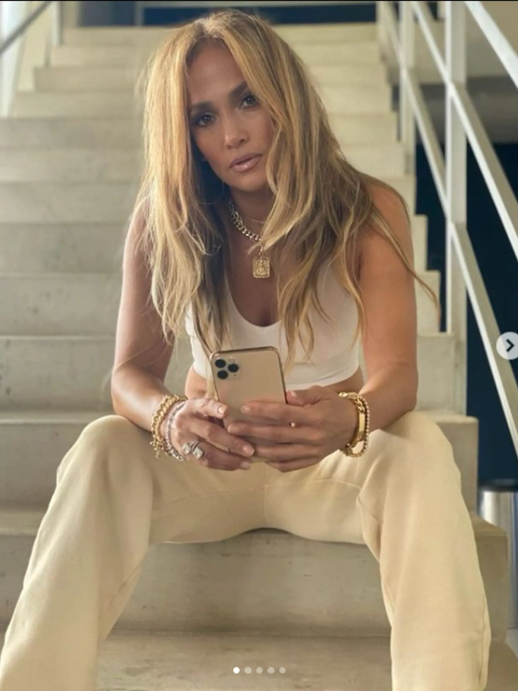 Jennifer Lopez sa pochválila dokonalou postavou, najviac vám udrie do oka to neskutočne ploché brucho. Má 51 rokov, ale pri tom čísle len krútime hlavou... Je to bohyňa!