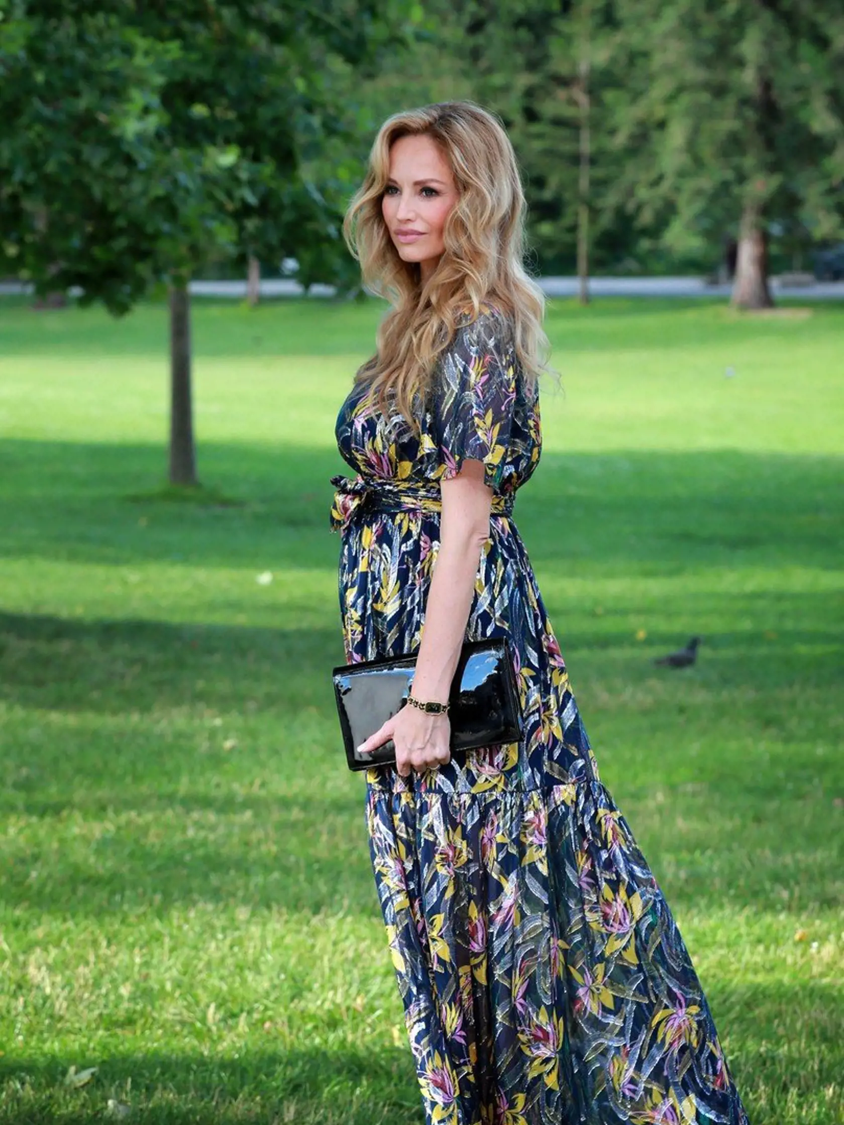 Adriana Karembeu (enceinte) et Bernard Montiel sont les invités