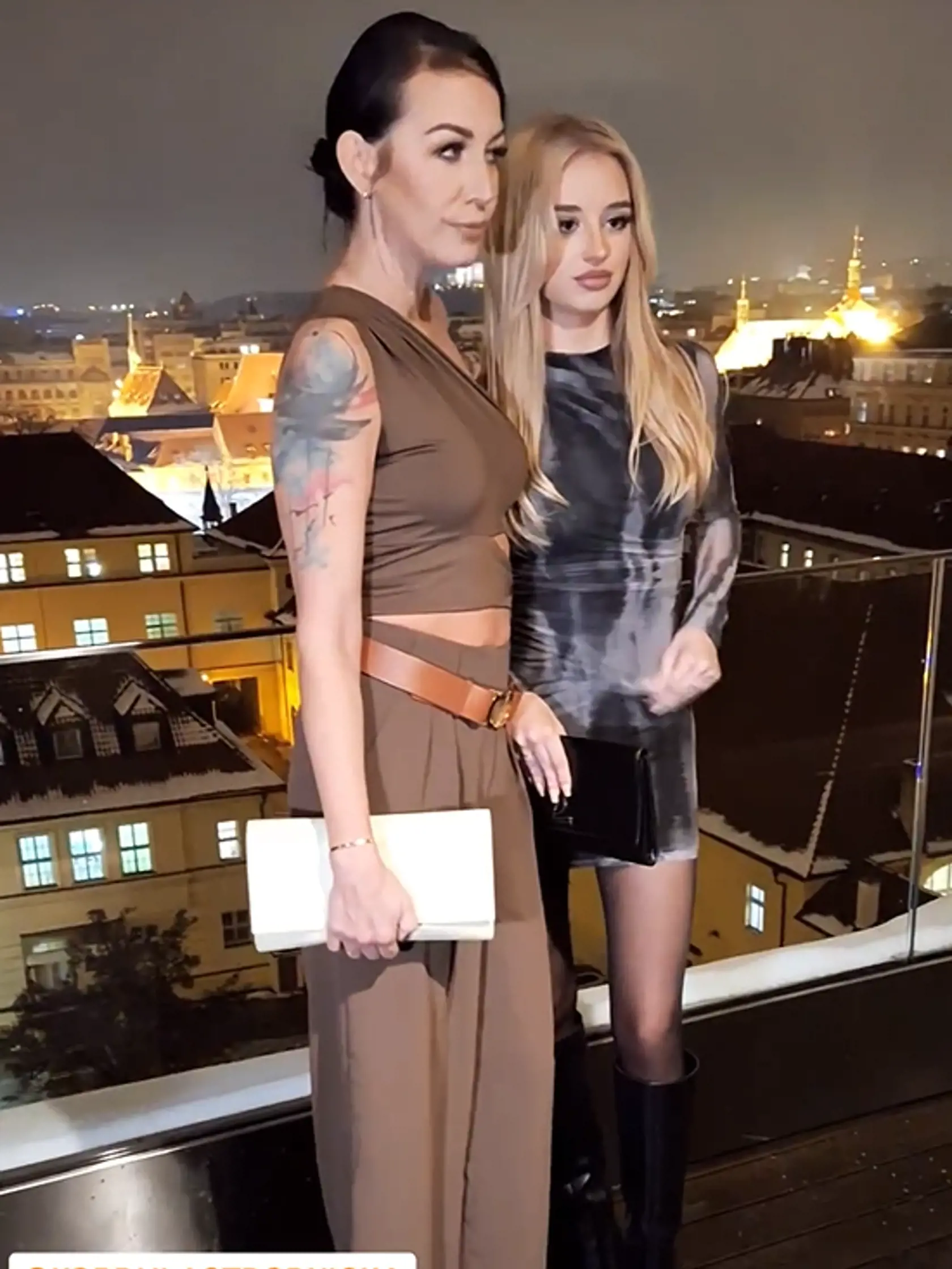 Kordula a Agáta spolu na párty.