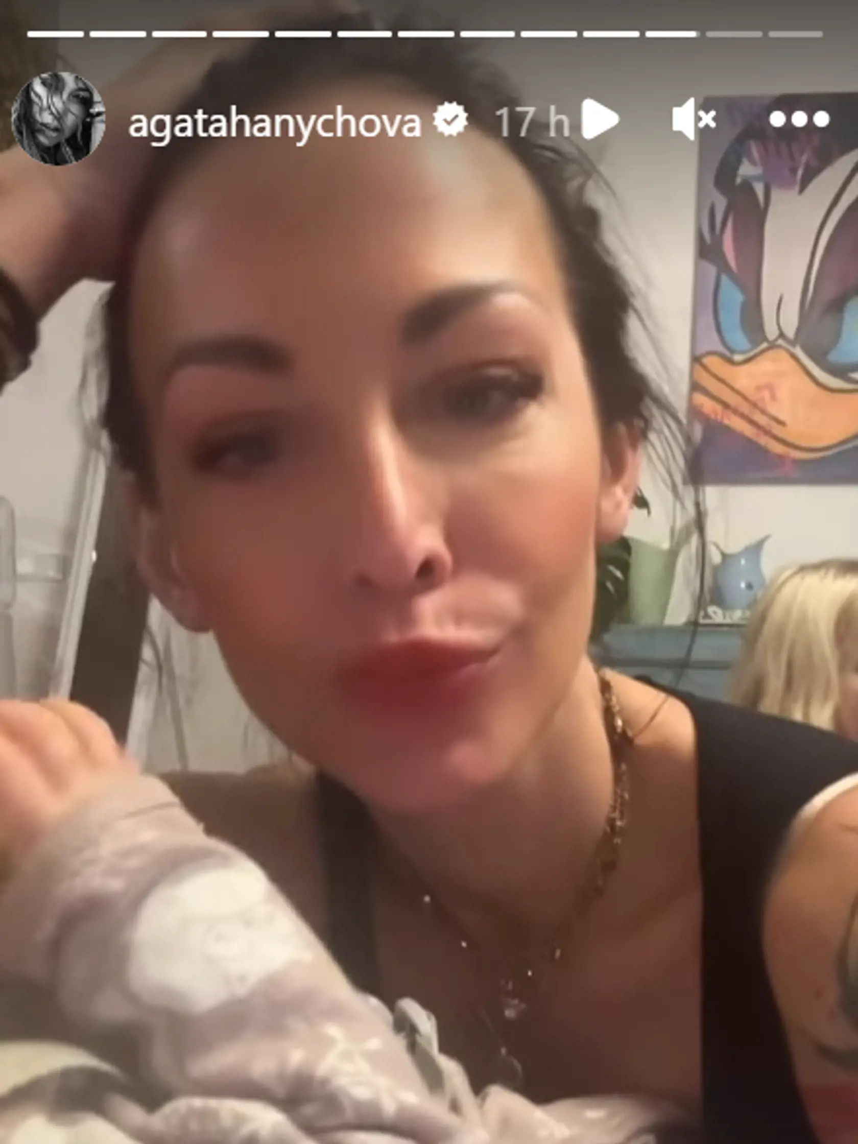 Vybabrala s oteckami? Rozárku a Miu Agáta naďalej ukazuje, avšak nie do tváre.