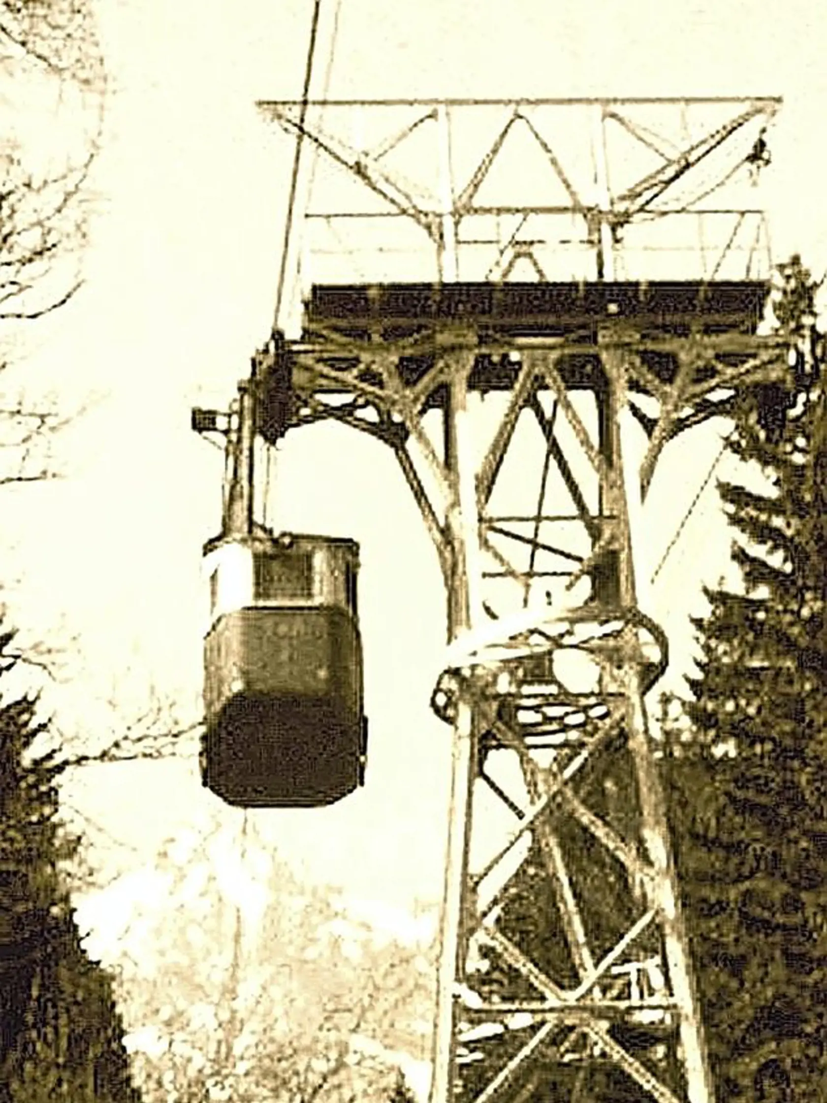 Tatranská visutá lanovka sa vydala s cestujúcimi na prvú cestu pred Vianocami 1937. Paralelné dráhy - Prvá visutá lanová dráha - patrila do roku 1999 k veľkým lákadlám Vysokých Tatier.