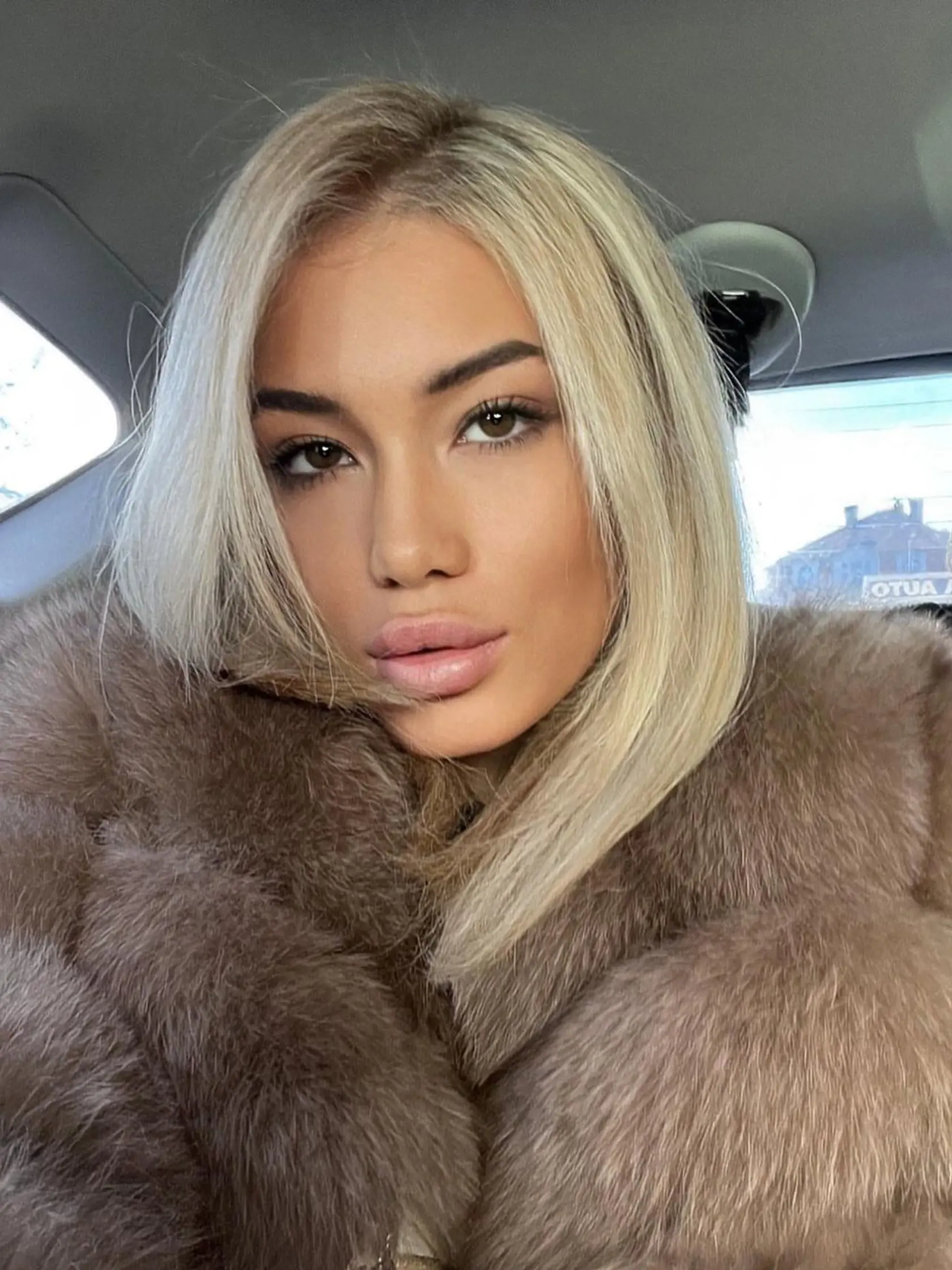 Pornoherečka Hana Džurbanová alias Rika Fane s apodľa zdroja Expres.cz už ani veľmi nevenuje práci a nevyzerá to na aktívnu pornoherečku.