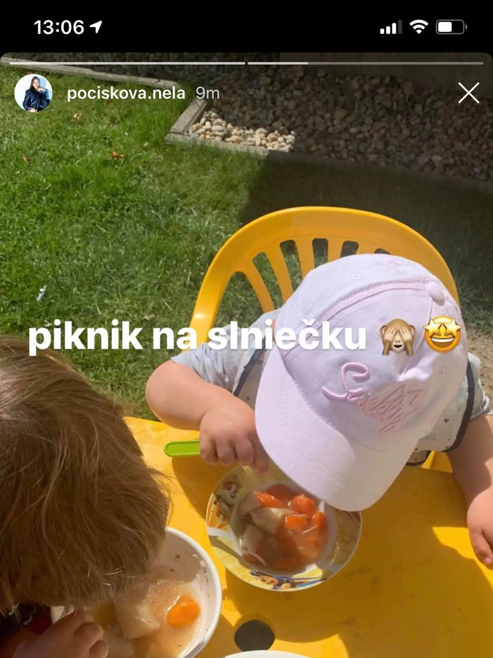 Nela sa v poslednej dobe delí s ľuďmi o svoje doteraz prísne strážené súkromie. Deti do tváre však neukazuje.