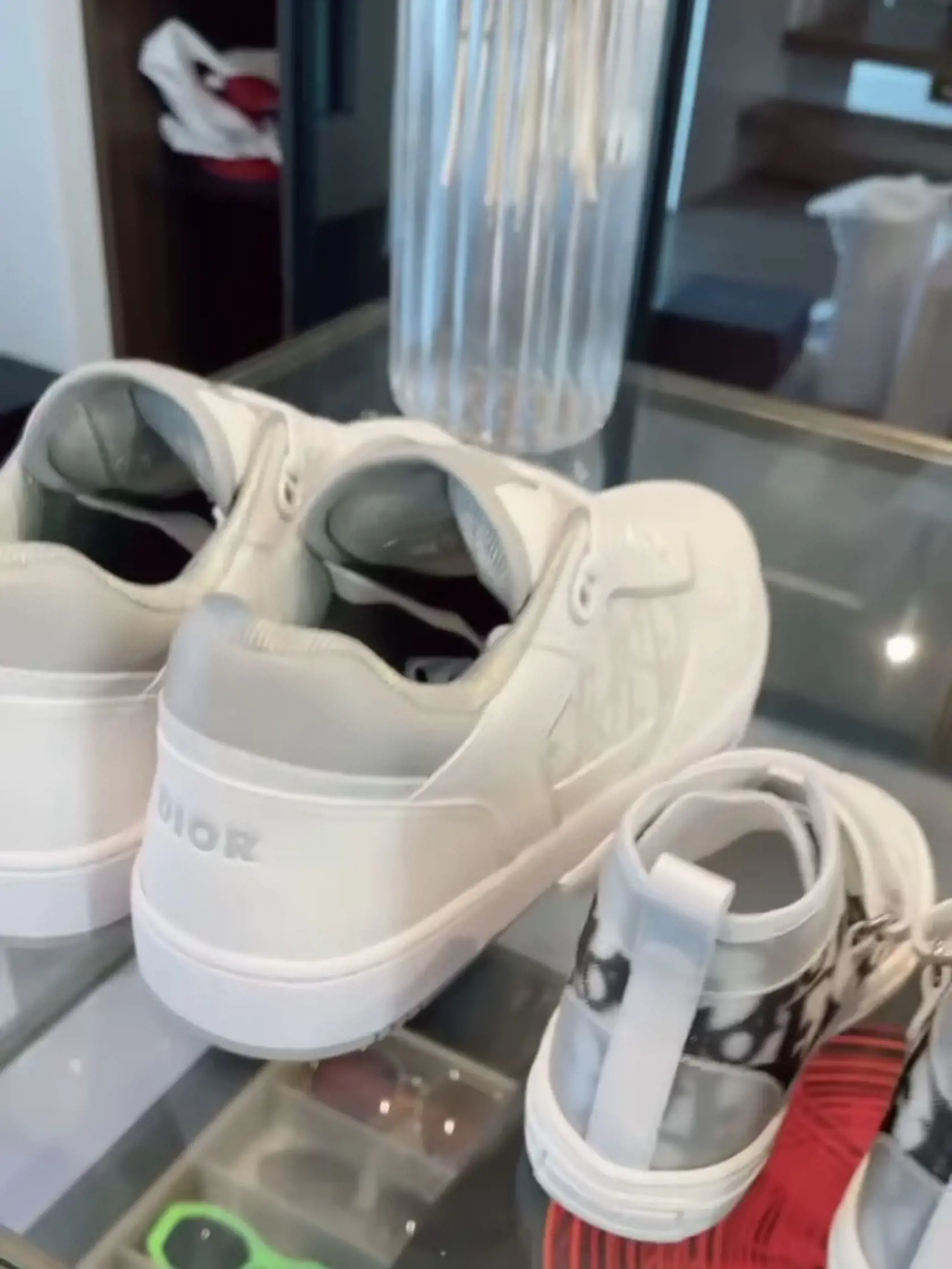 Dominika sa pochválila štýlovými teniskami Dior pre svojho syna. Vysolíte za ne 475 eur! Topánky od rovnakej značky má aj samotná tenistka.
