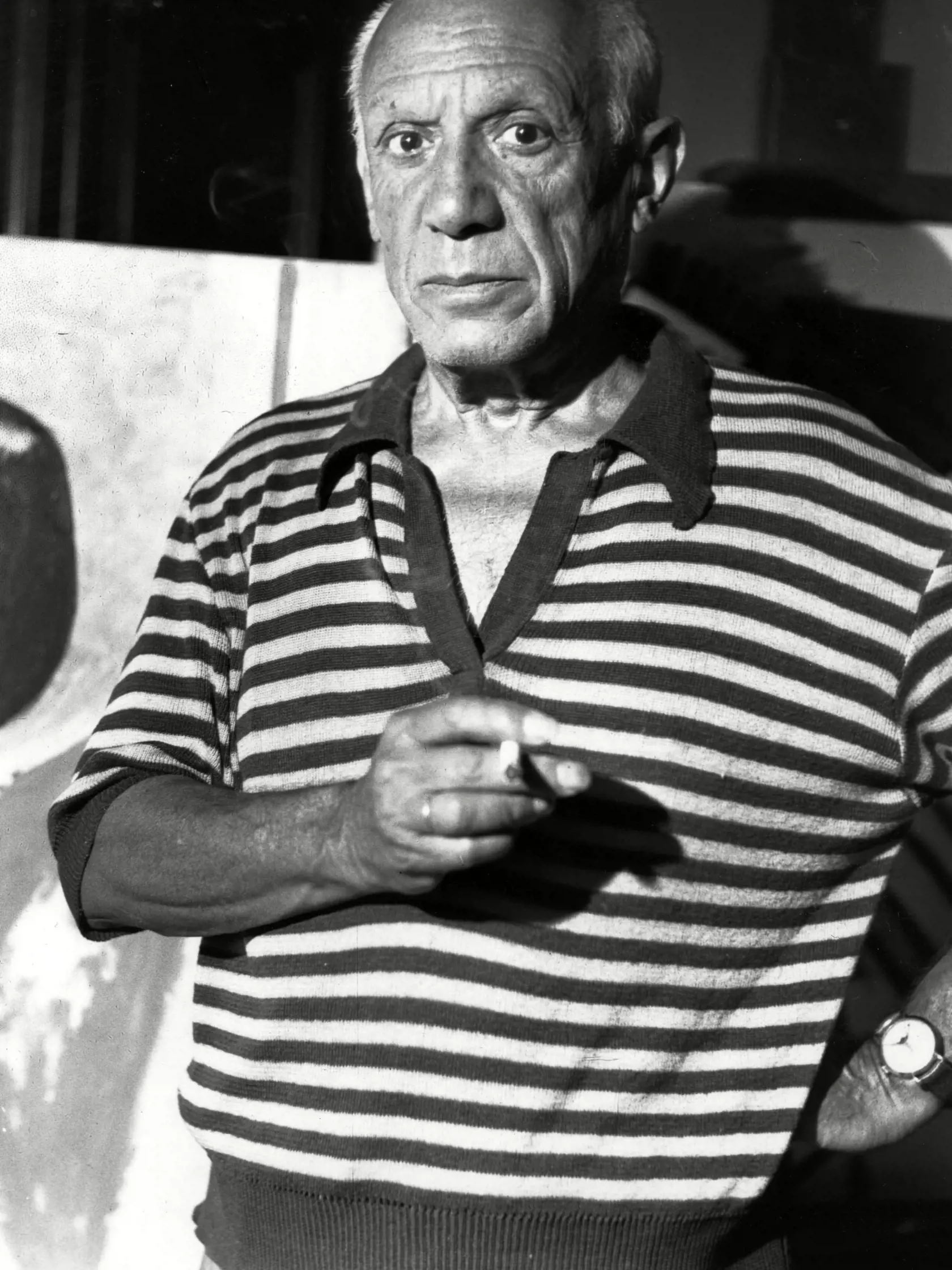 Zaujímavosťou je, že niektoré z Picassových obrazov sa radia medzi tie najdrahšie maľby na svete. Napríklad ešte v roku 2004 sa Picassova maľba "Garçon à la pipe" v preklade Chlapec s fajkou vydražila za astronomických 104 miliónov amerických dolárov, čím v tom čase ustanovila nový cenový rekord.