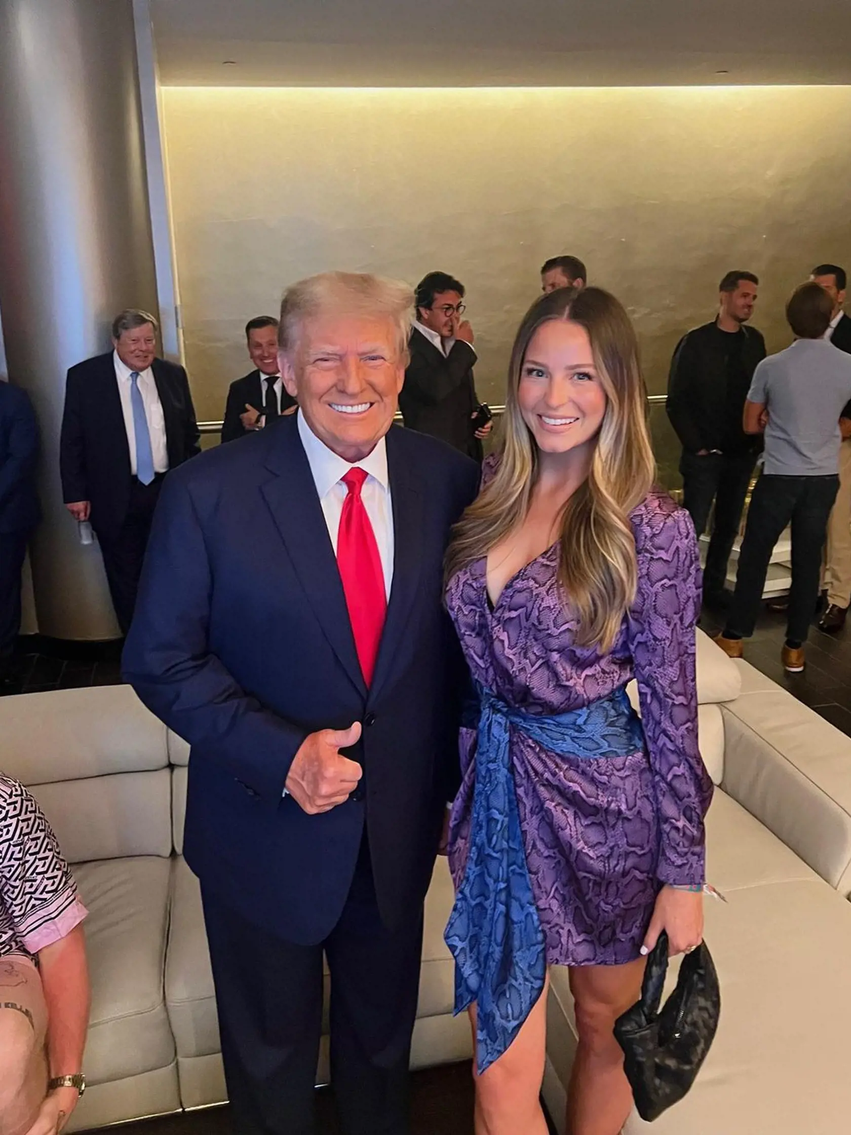 Trump má po boku sexi Margo.
