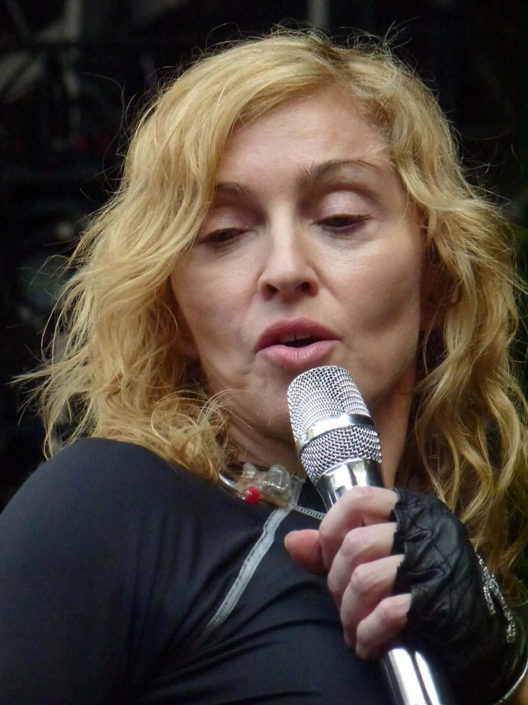 Madonna bez makeupu a photoshopu pôsobí dosť odpudivo.