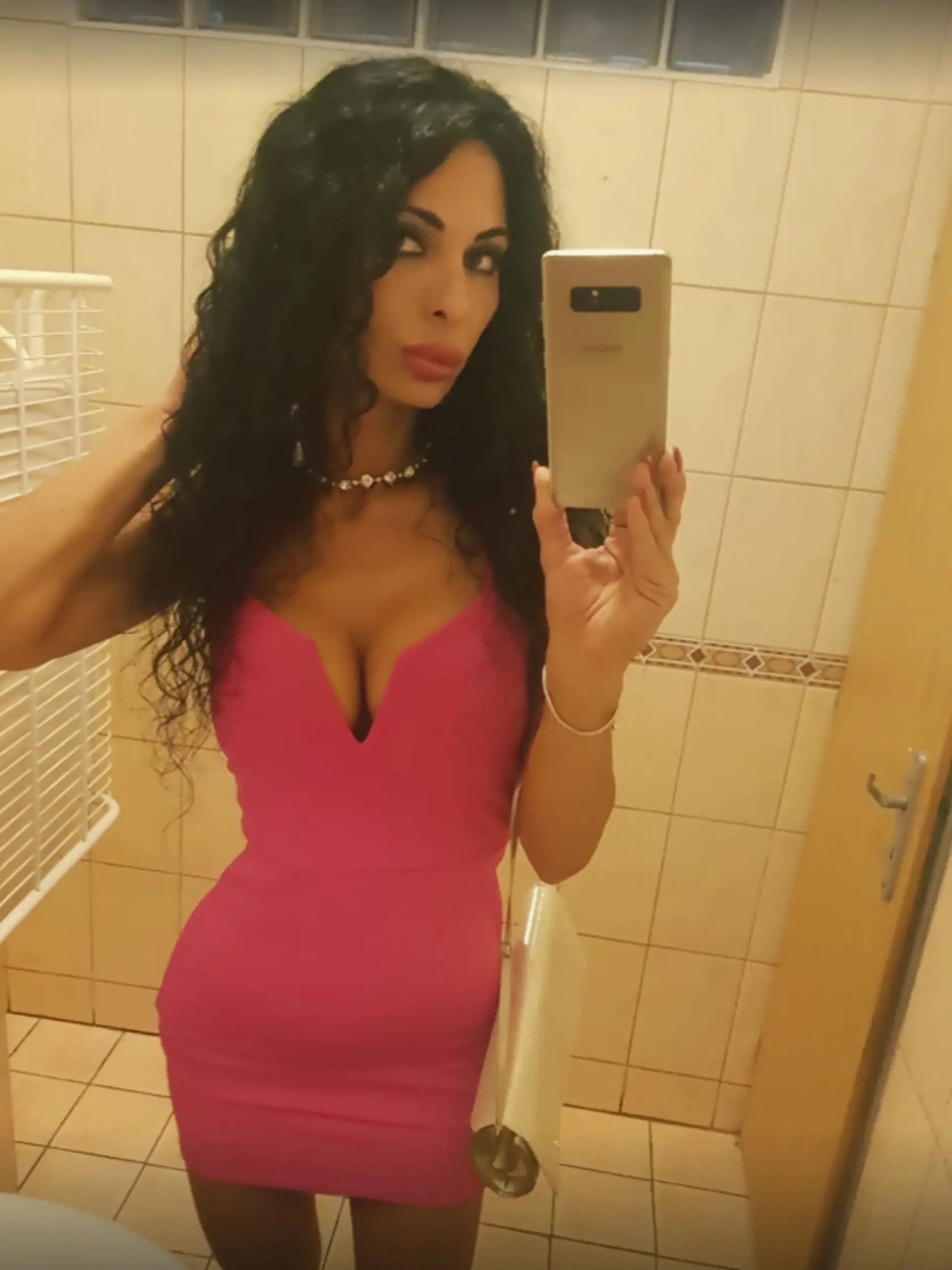 ĎALŠIA BORISOVA MÚZA Miroslava Jakubisová sa musela pre predsedu národnej rady obetovať, vypátral ju denník Plus JEDEN DEŇ.