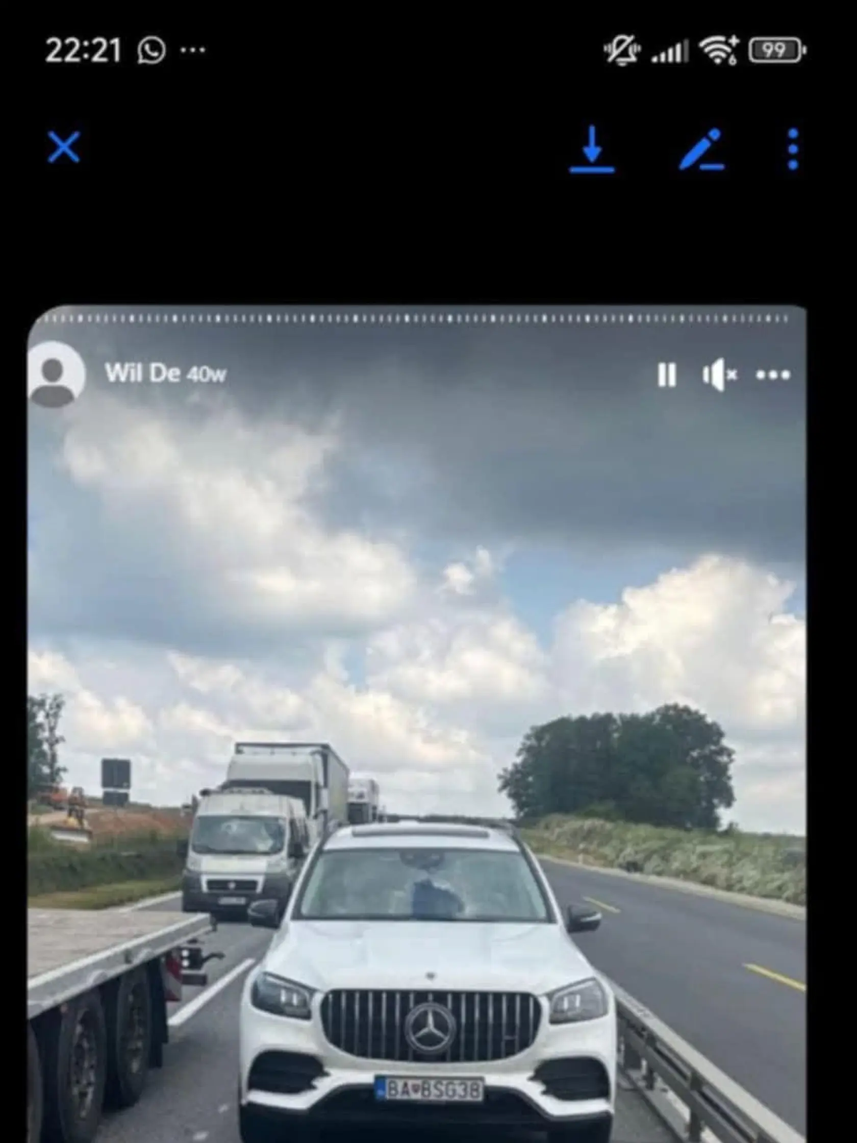 Vinník nehody sa takto prezentuje 
