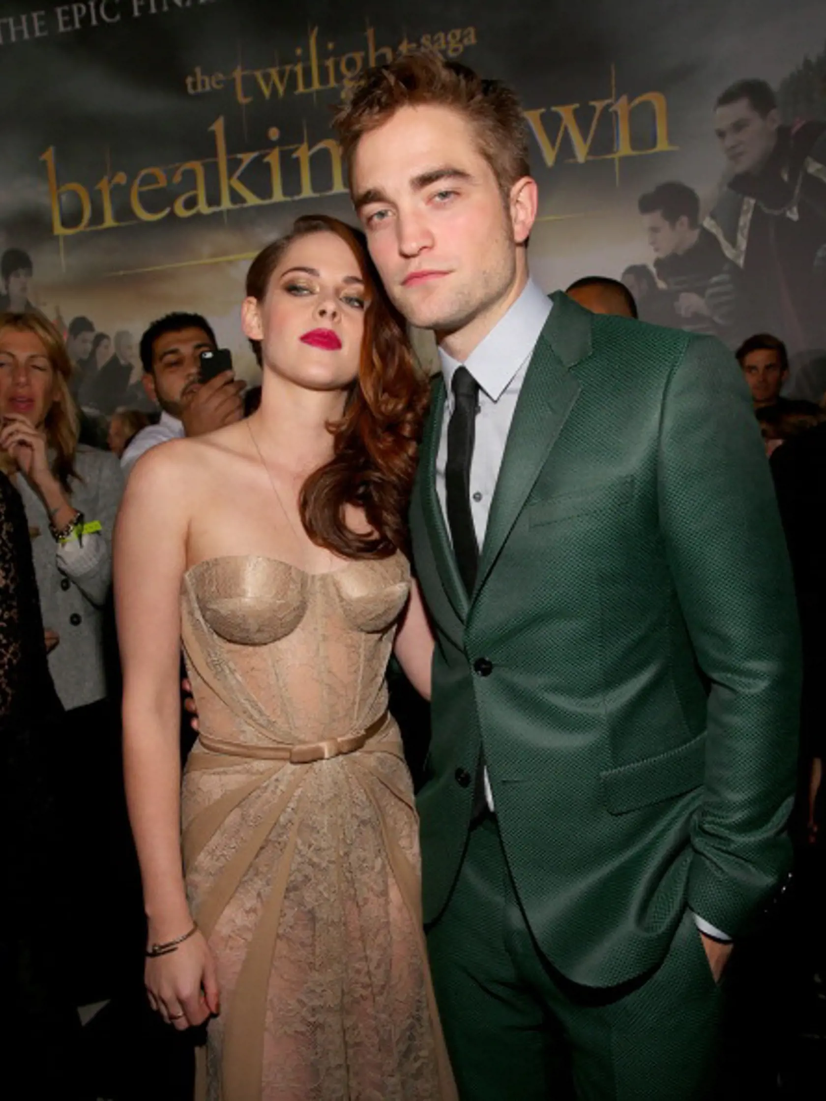 LOS ANGELES, CA - NOVEMBER 12:  Actors Kristen Stewart (L) and Robert Pattinson arrive at the premiere of Summit Entertainment's "The Twilight Saga: Breaking Dawn - Part 2" at Nokia Theatre L.A. Live on November 12, 2012 in Los Angeles, California.  (Photo by Christopher Polk/Getty Images)