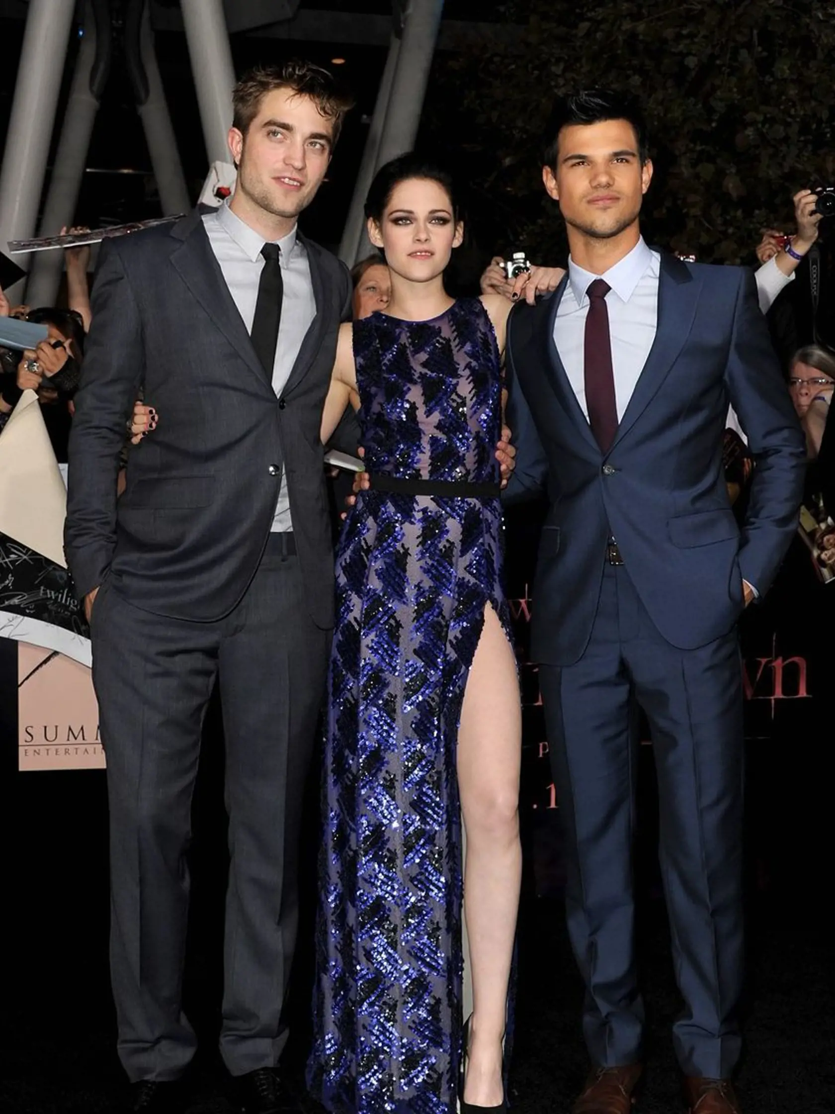 LOS ANGELES, CA - NOVEMBER 14:  (L-R) Actors Robert Pattinson, Kristen Stewart, and Taylor Lautner