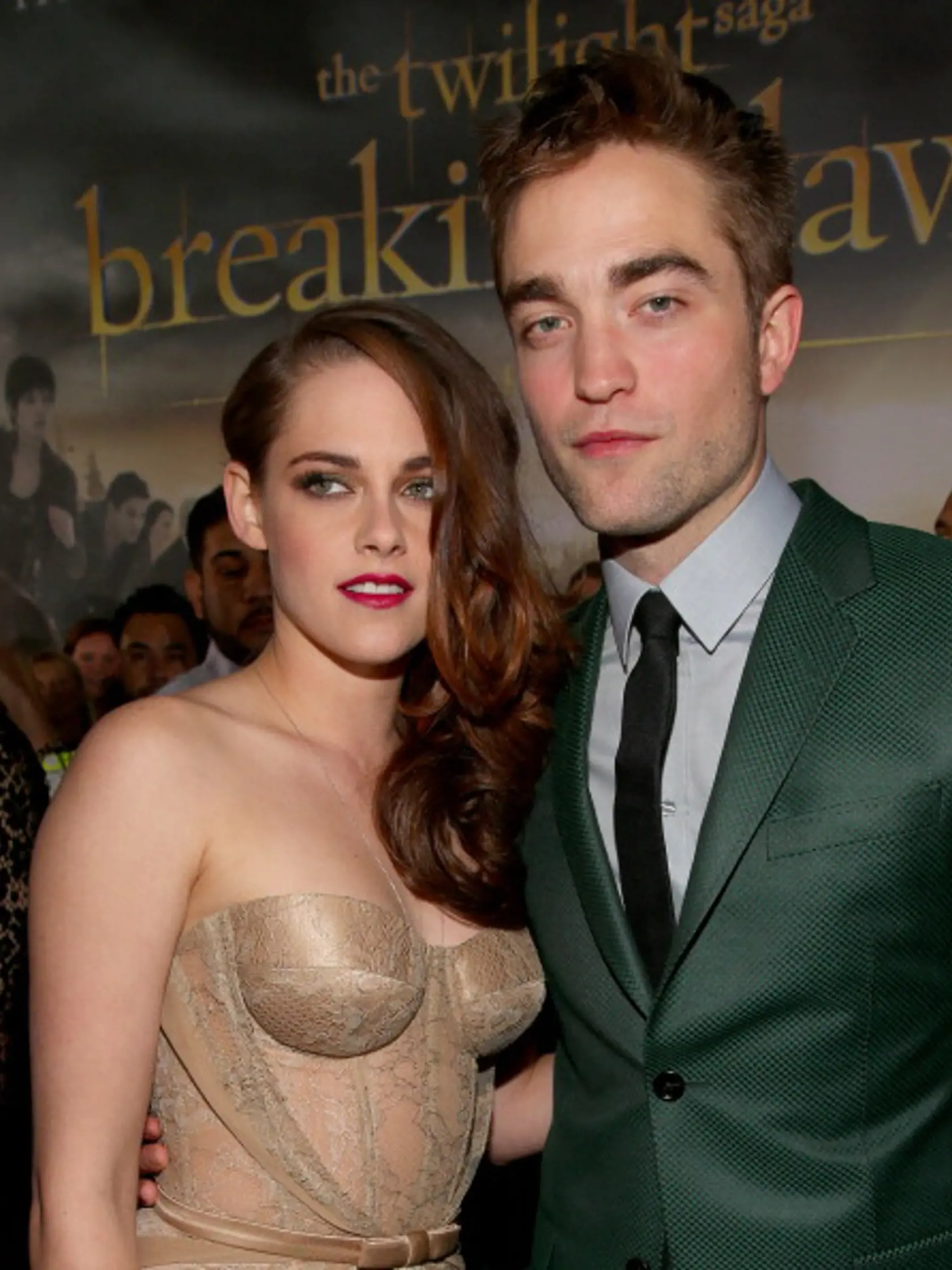 LOS ANGELES, CA - NOVEMBER 12:  Actors Kristen Stewart (L) and Robert Pattinson