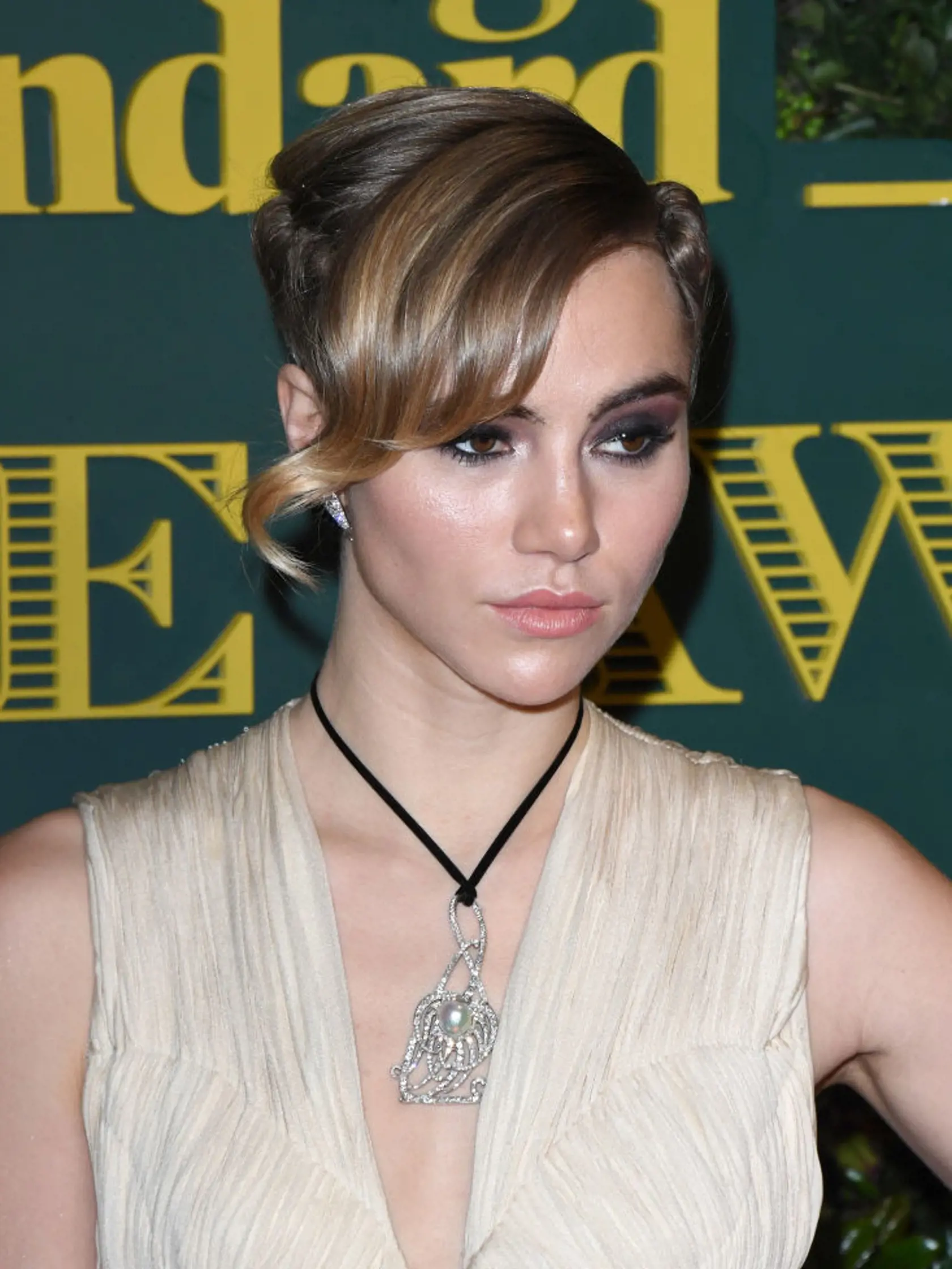 LONDON, ENGLAND - DECEMBER 03:  Suki Waterhouse attends the London Evening Standard Theatre Awards at the Theatre Royal on December 3, 2017 in London, England.  (Photo by Stuart C. Wilson/Getty Images)