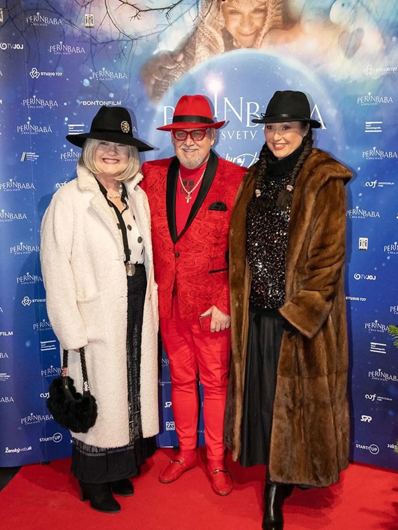 Na premiéru dorazila Janette Jakubisková v sprievode Jozefa Red Oklamčáka a jeho manželky.