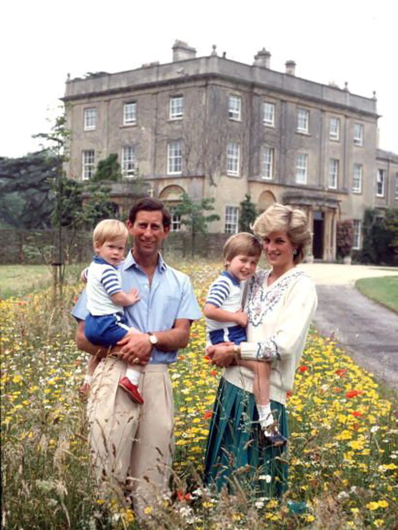 Princezná Diana, princ Charles a princovia Harry a William v roku 1986.