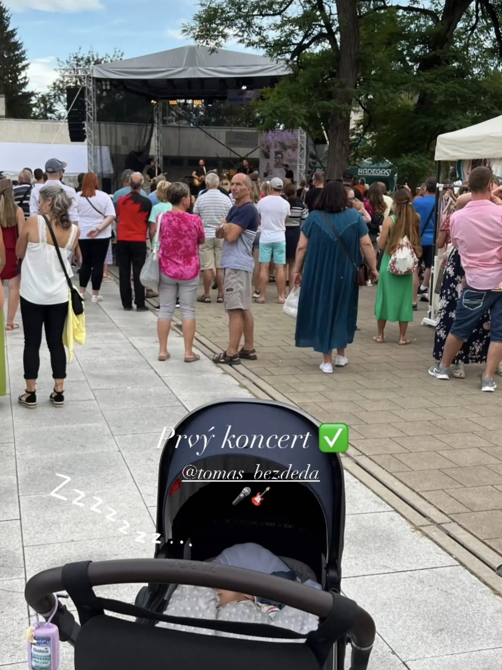 Tomáš má nabité leto koncertmi. 