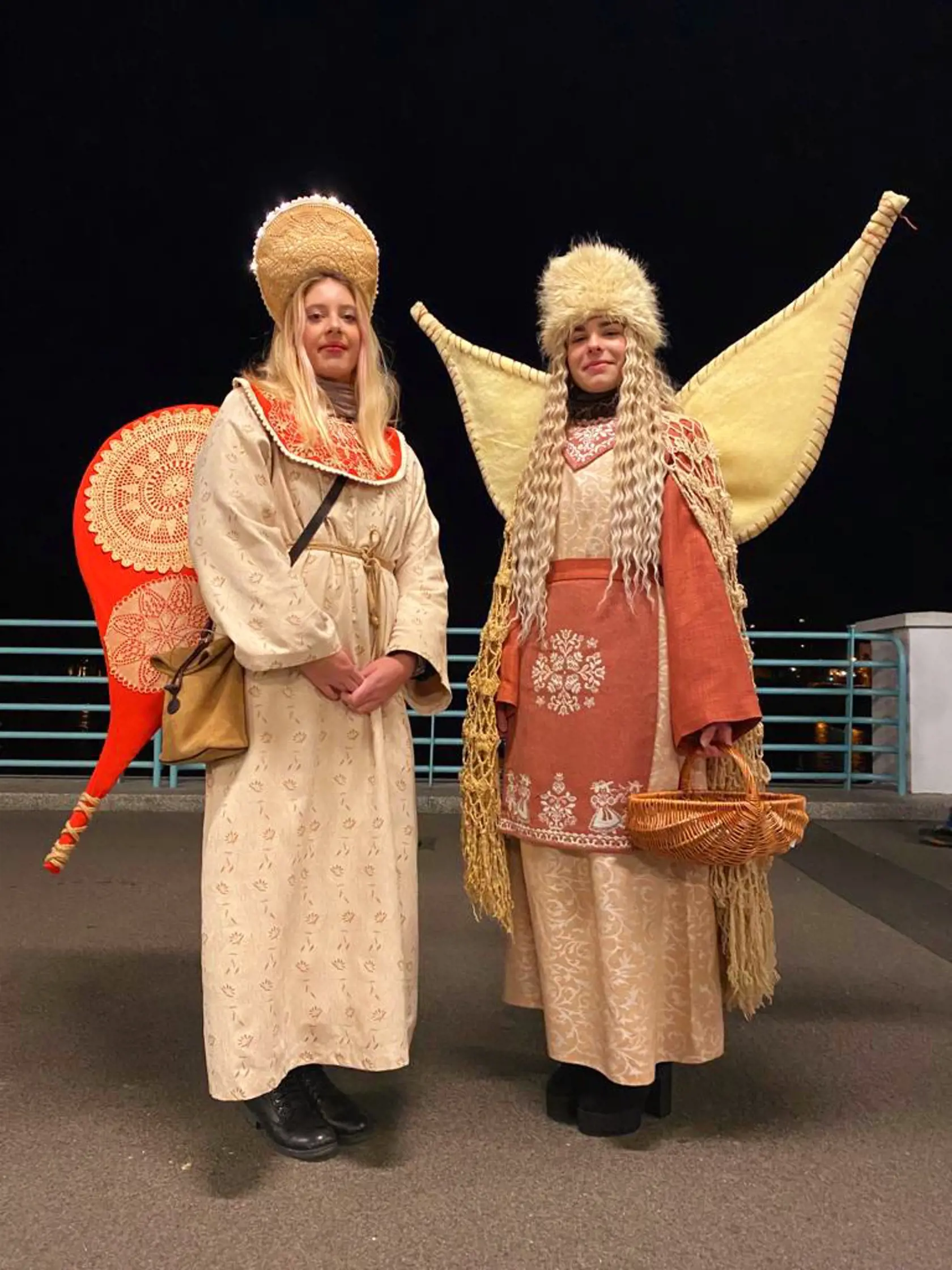 Projekt vznikol špeciálne pre vianočné trhy a veselice. "Mladé ženy v umelecky stvárnených kostýmoch šíria krásu, radosť a dobro," povedala Tatiana Nevolná, výkonná riaditeľka Rezortu Piešťany.